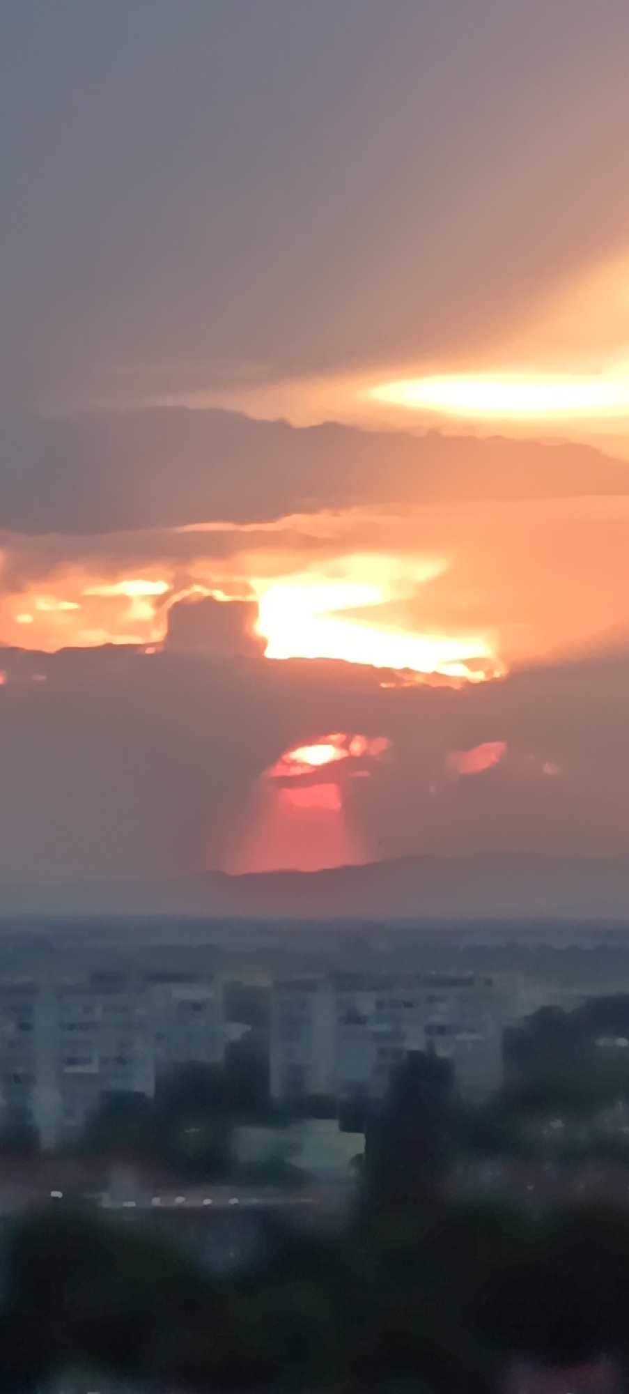 Sunset observations and event preparations at Plovdiv's Alyosha Monument