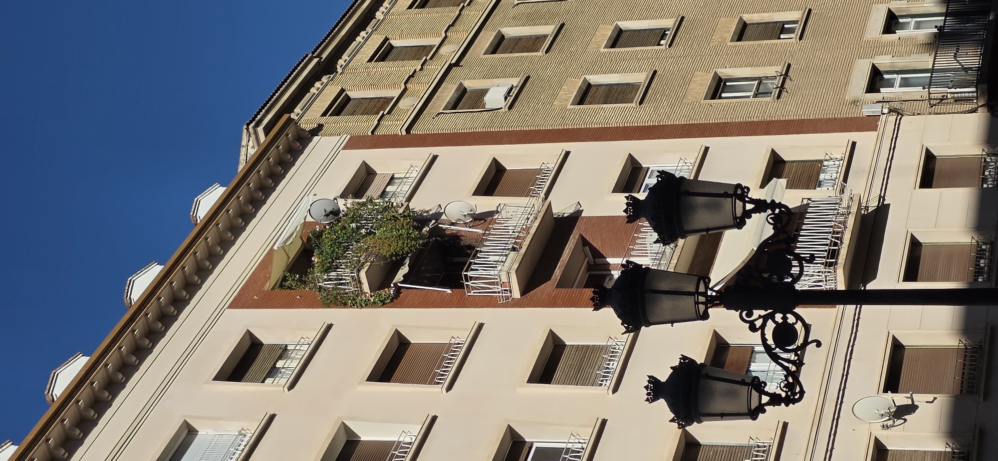 Afternoon stroll through Huesca's parks and public spaces