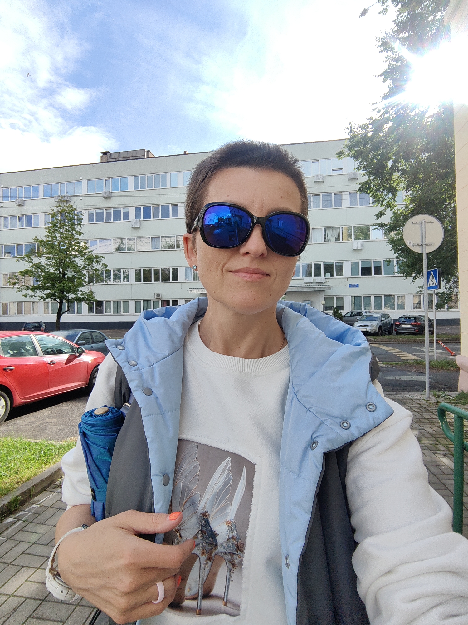 Selfie and street flowers in Minsk on a summer afternoon