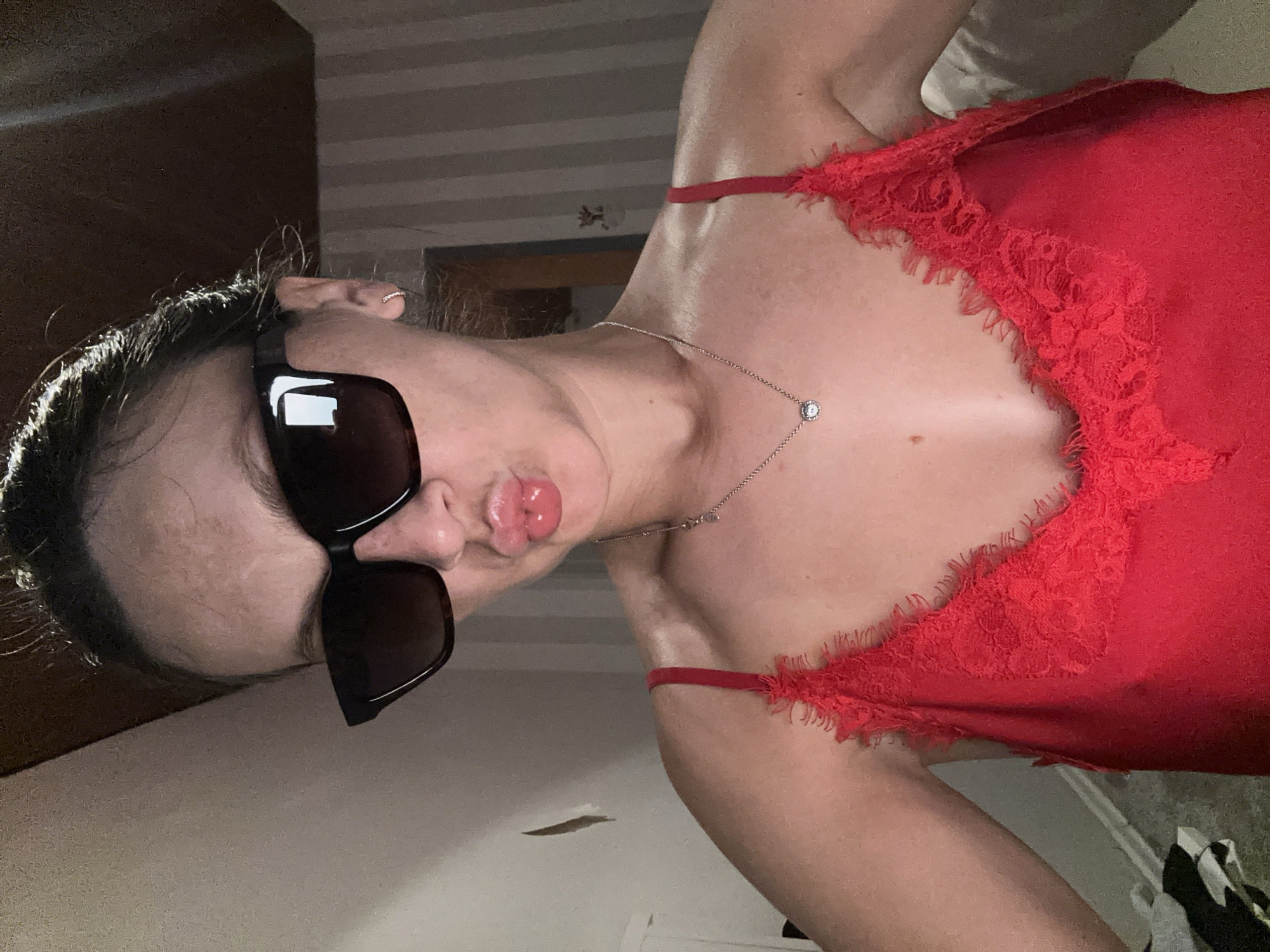 Woman takes 27 selfies in 15 minutes in Fredenbeck