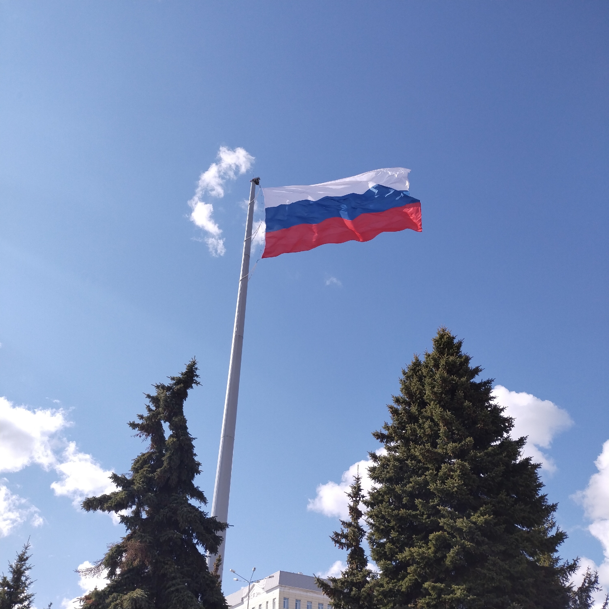 Weekend life documented in Nizhny Tagil fishing and sports