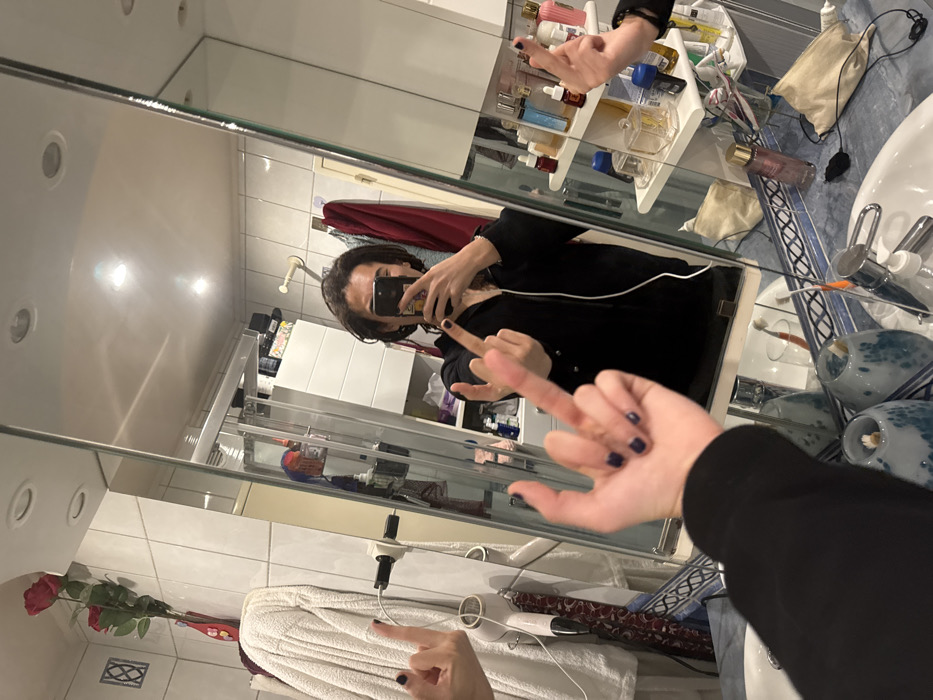 Bathroom selfie session and park visit documented in Les Ulis