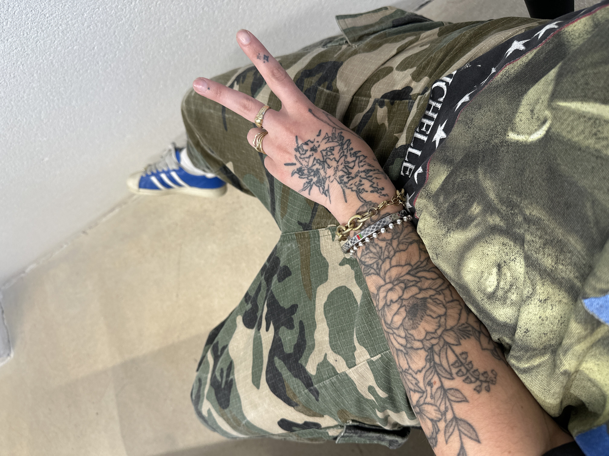 Tattooed individual spotted in alternative fashion in Paris