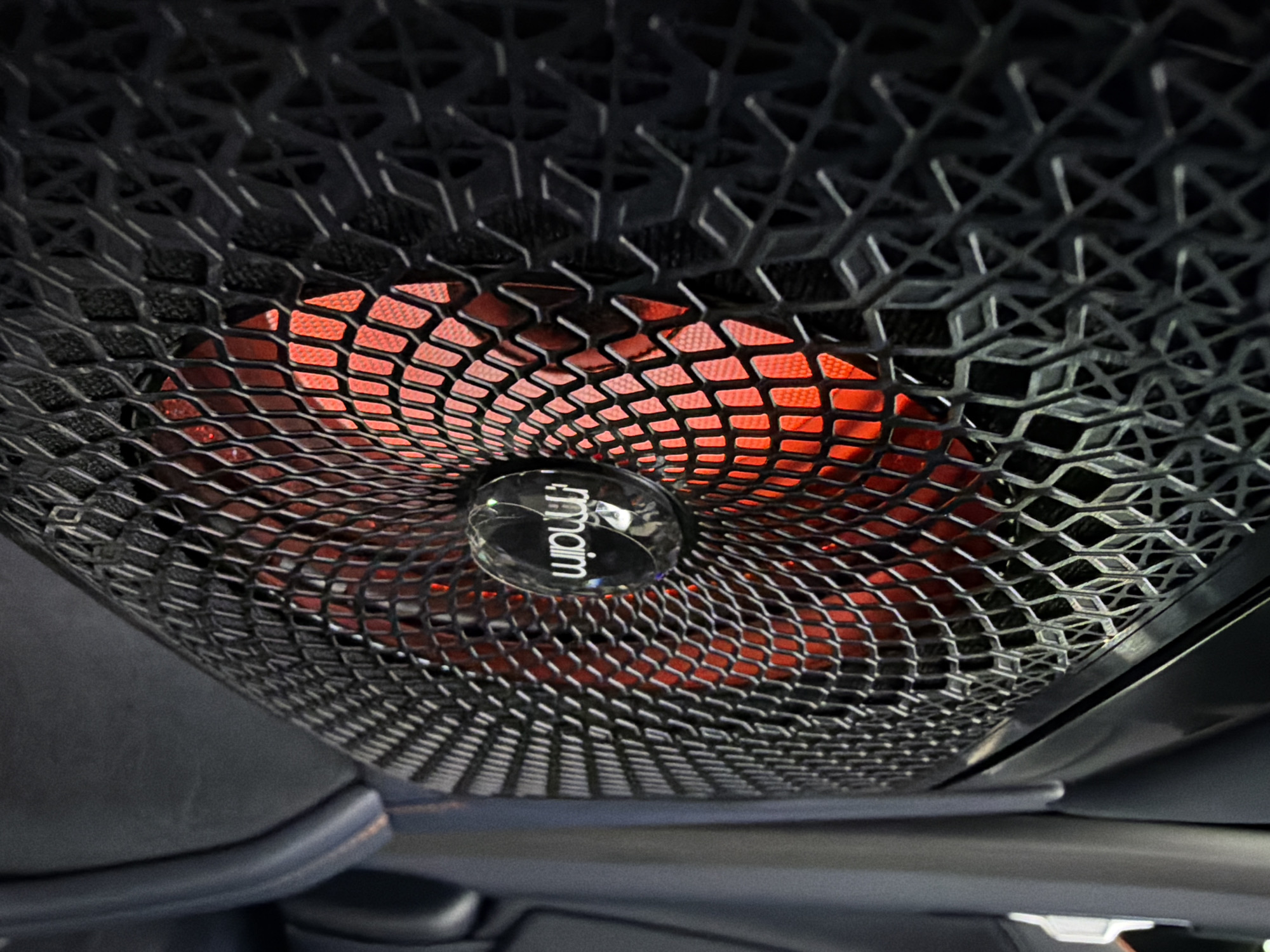 Automotive detailing session documented at Krasnoyarsk garage facility