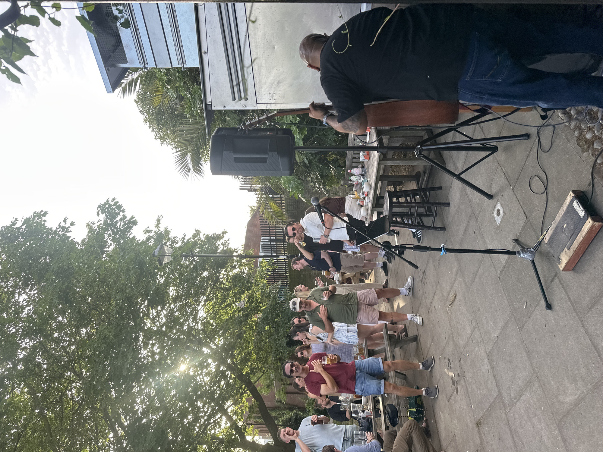 London Community Gathering Features Music, Dining, Thames Activities