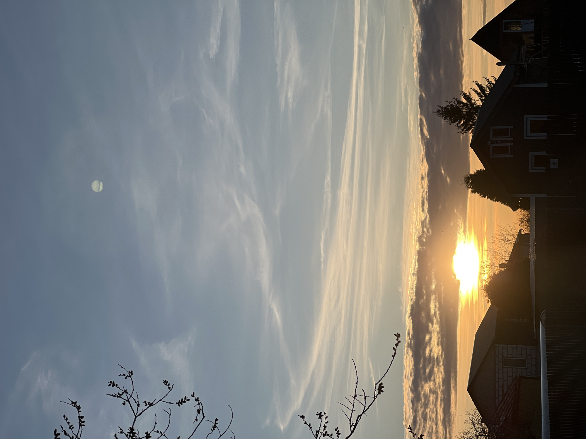 Sunset observed across Riga with Mini Cooper sighting