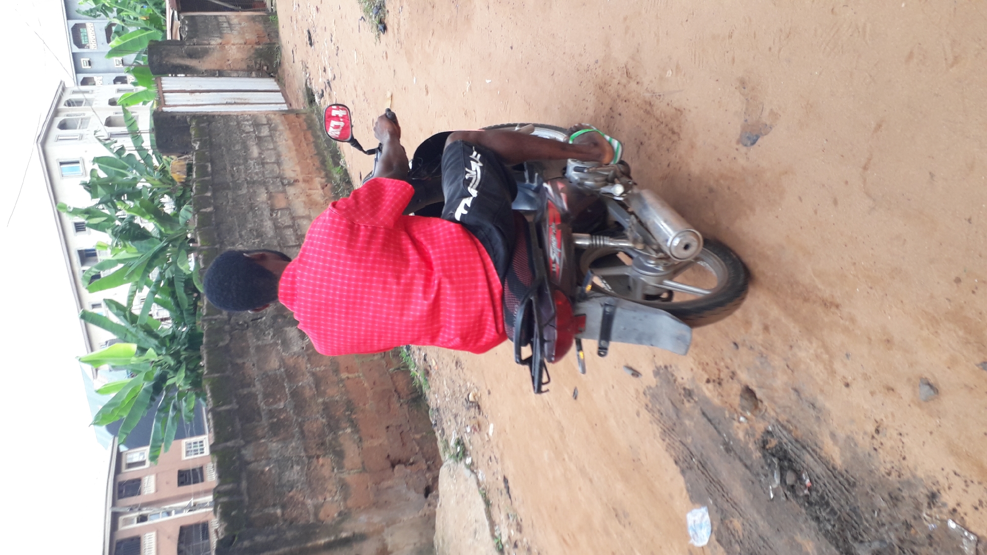 Everyday street life along a dusty Nkpor roadside
