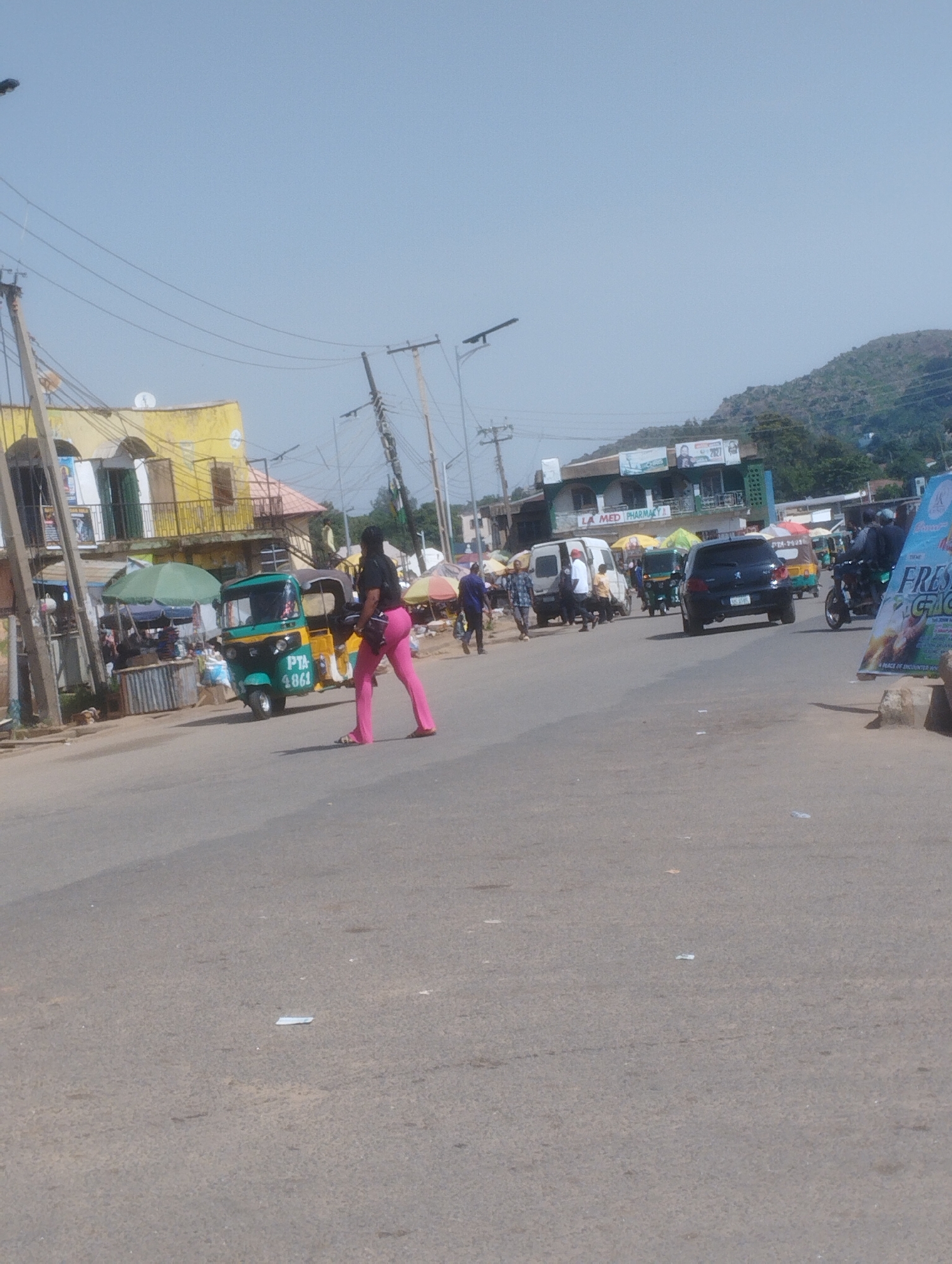 Market day in Gwong and Jos: trade, traffic, and street life