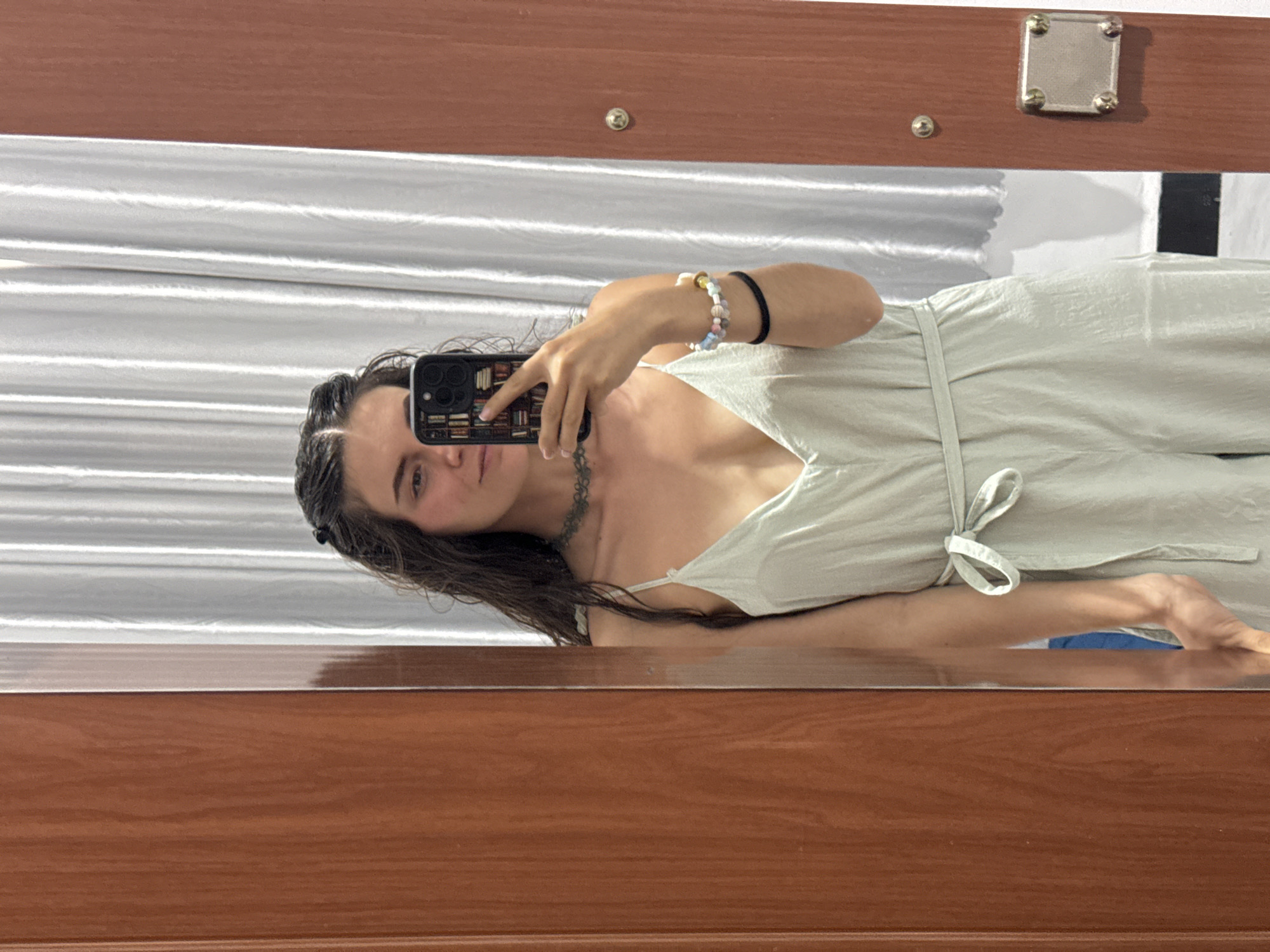 Woman documents morning routine with selfies in Mũi Né