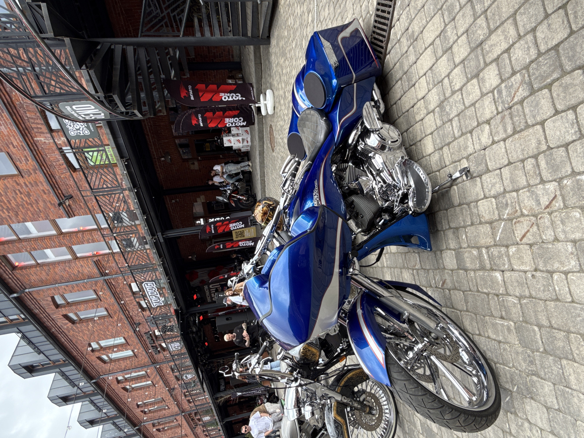 Custom motorcycle festival draws enthusiasts to Saint Petersburg courtyard
