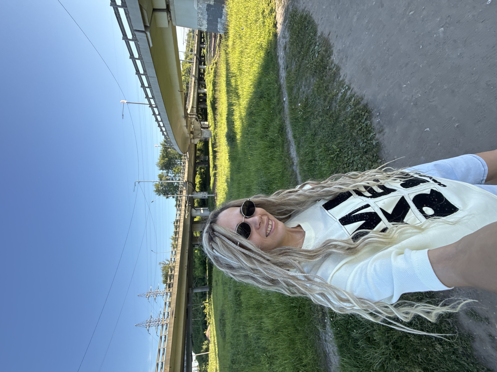 Woman documents road trip through Rusanovo, Russia