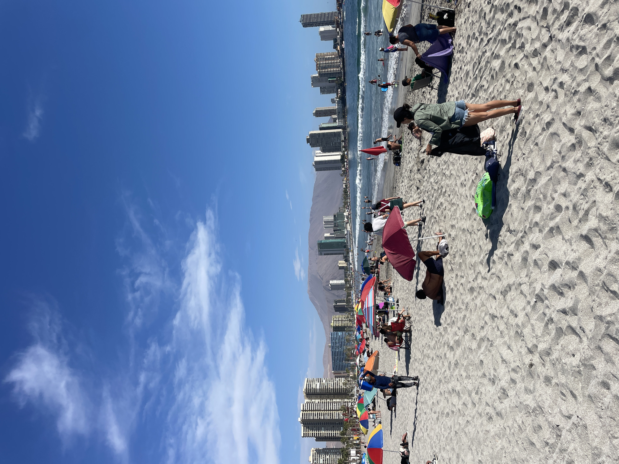 Crowded beach day draws visitors to Iquique coastline