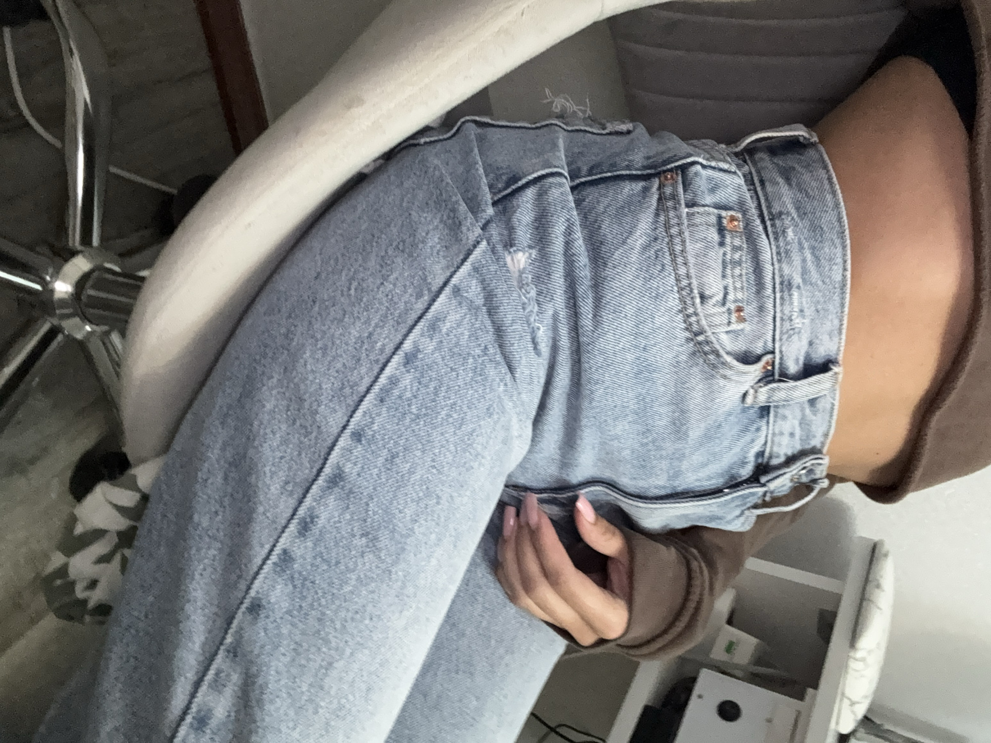 Outfit check in a Moldovan bedroom, mirror selfies and detail shots