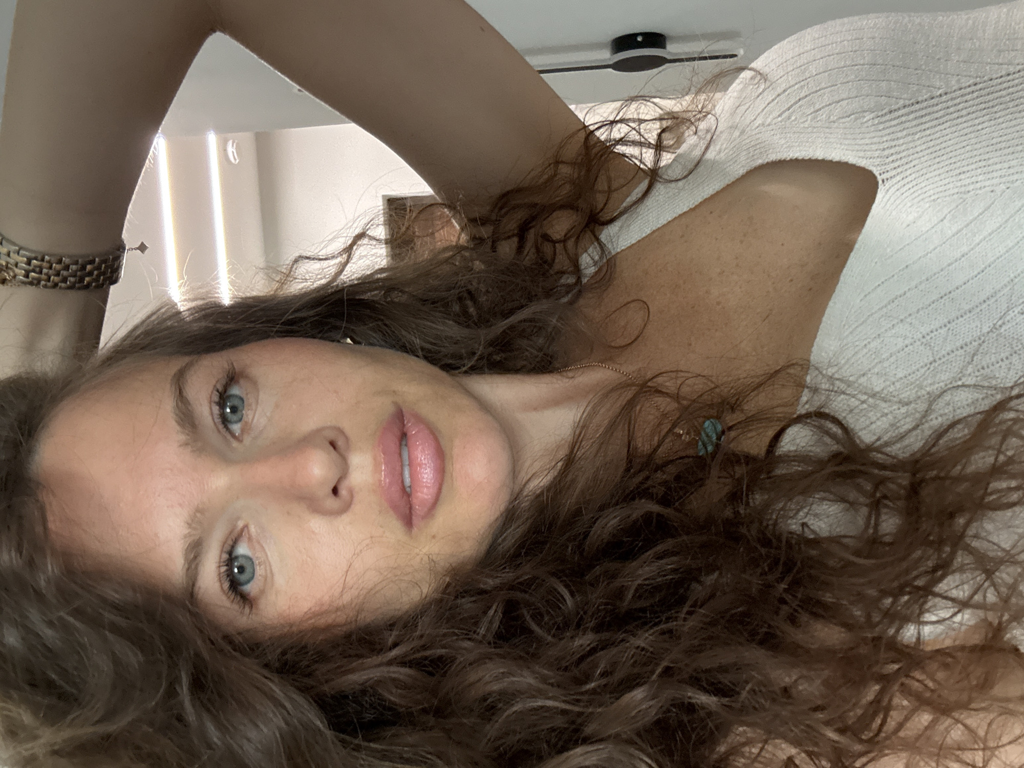 Woman takes multiple selfies in Khimki dressing rooms
