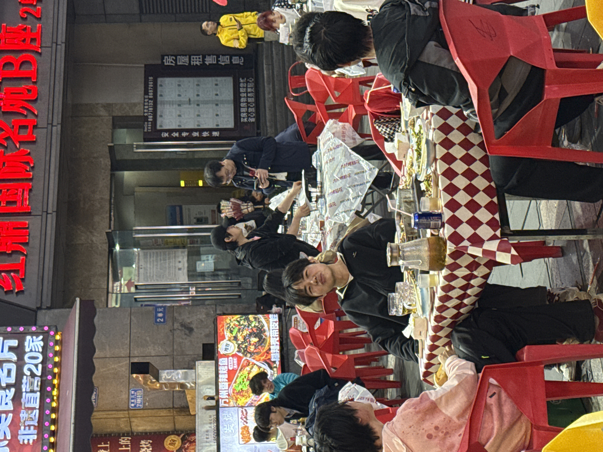 Nighttime street food dining scene bustles in Liangjiang commercial district