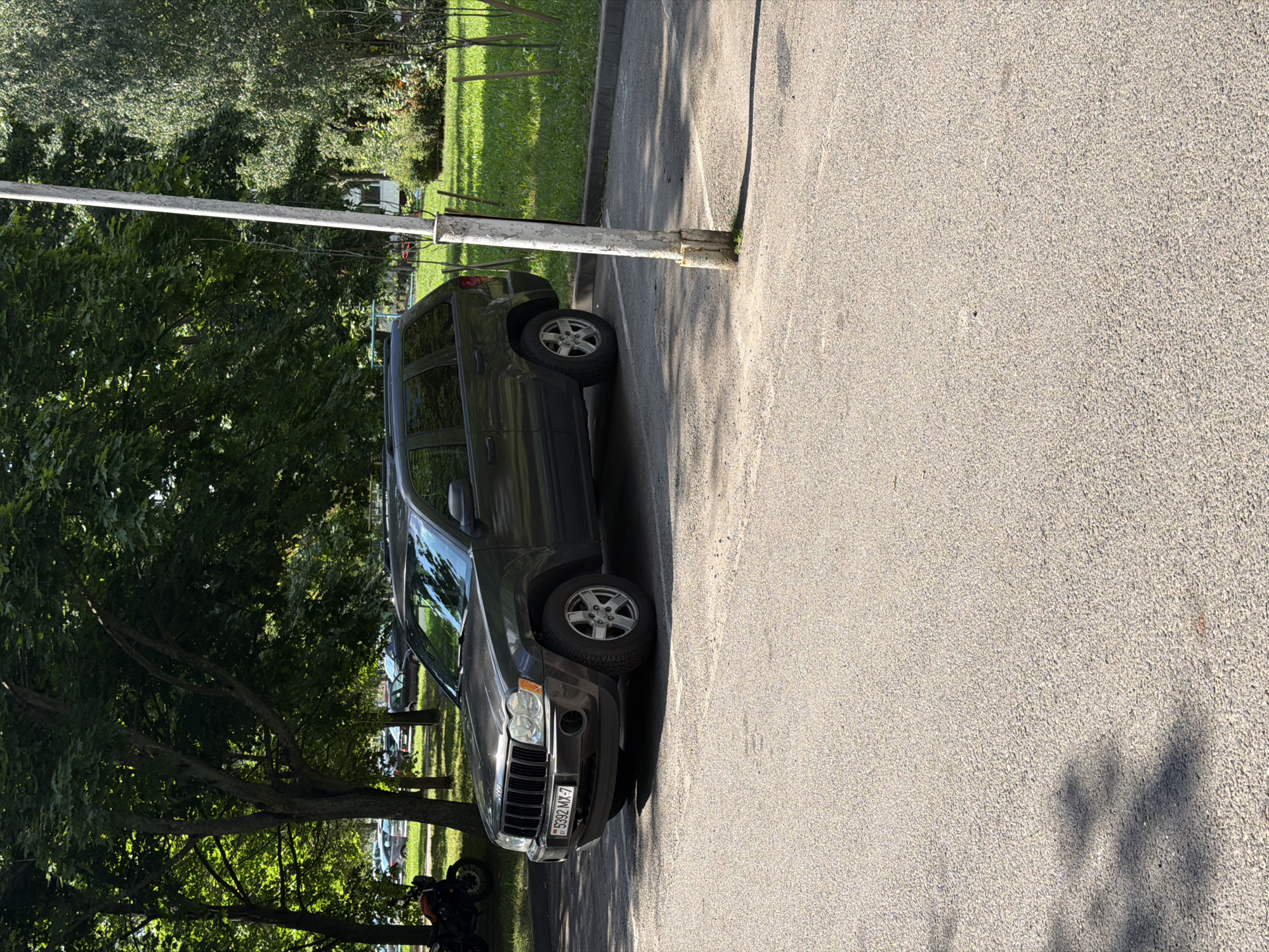 Sunny afternoon street and parking scenes across Minsk