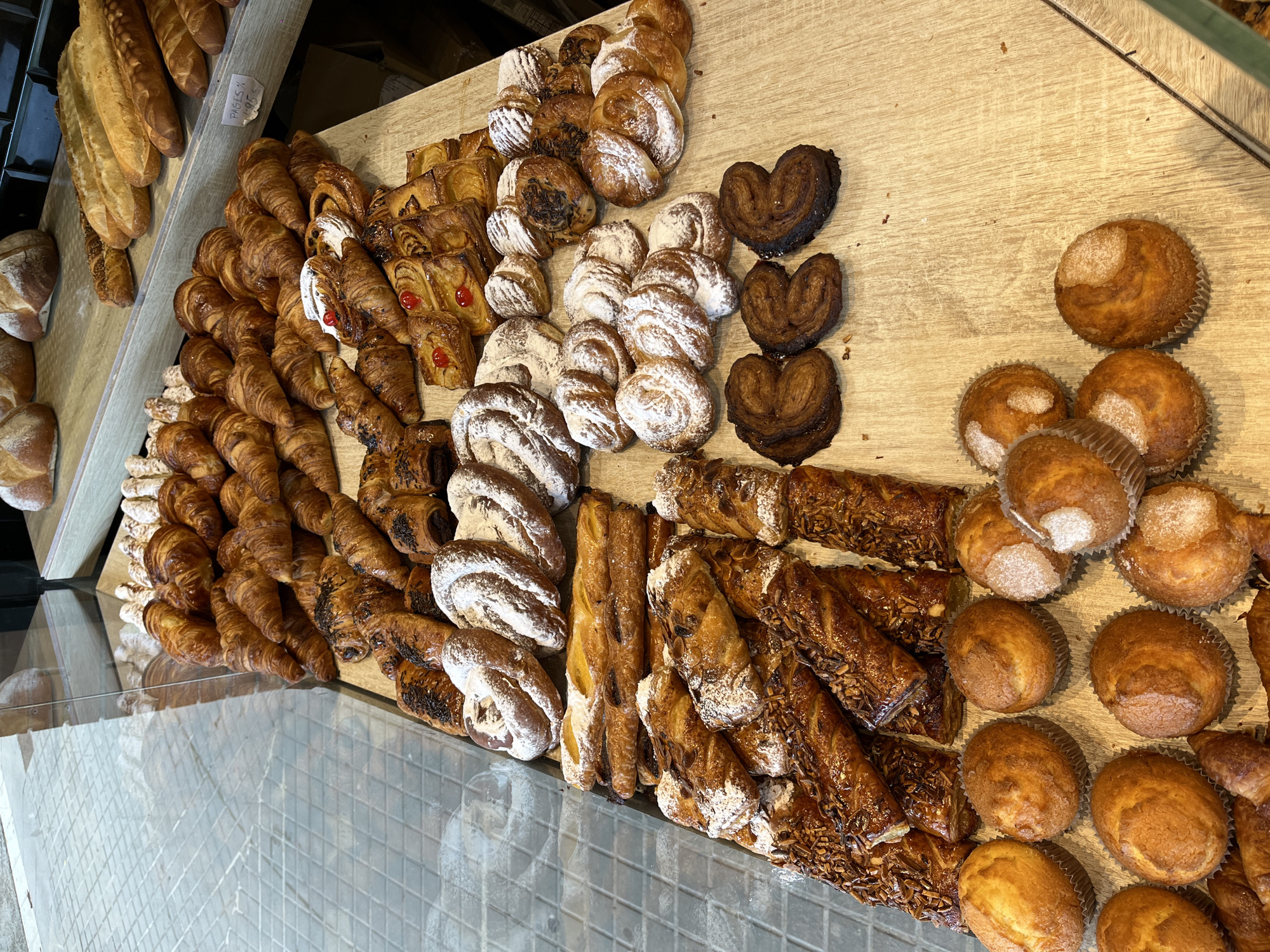 Morning walk through Barcelona captures bakery, landmarks, cafes