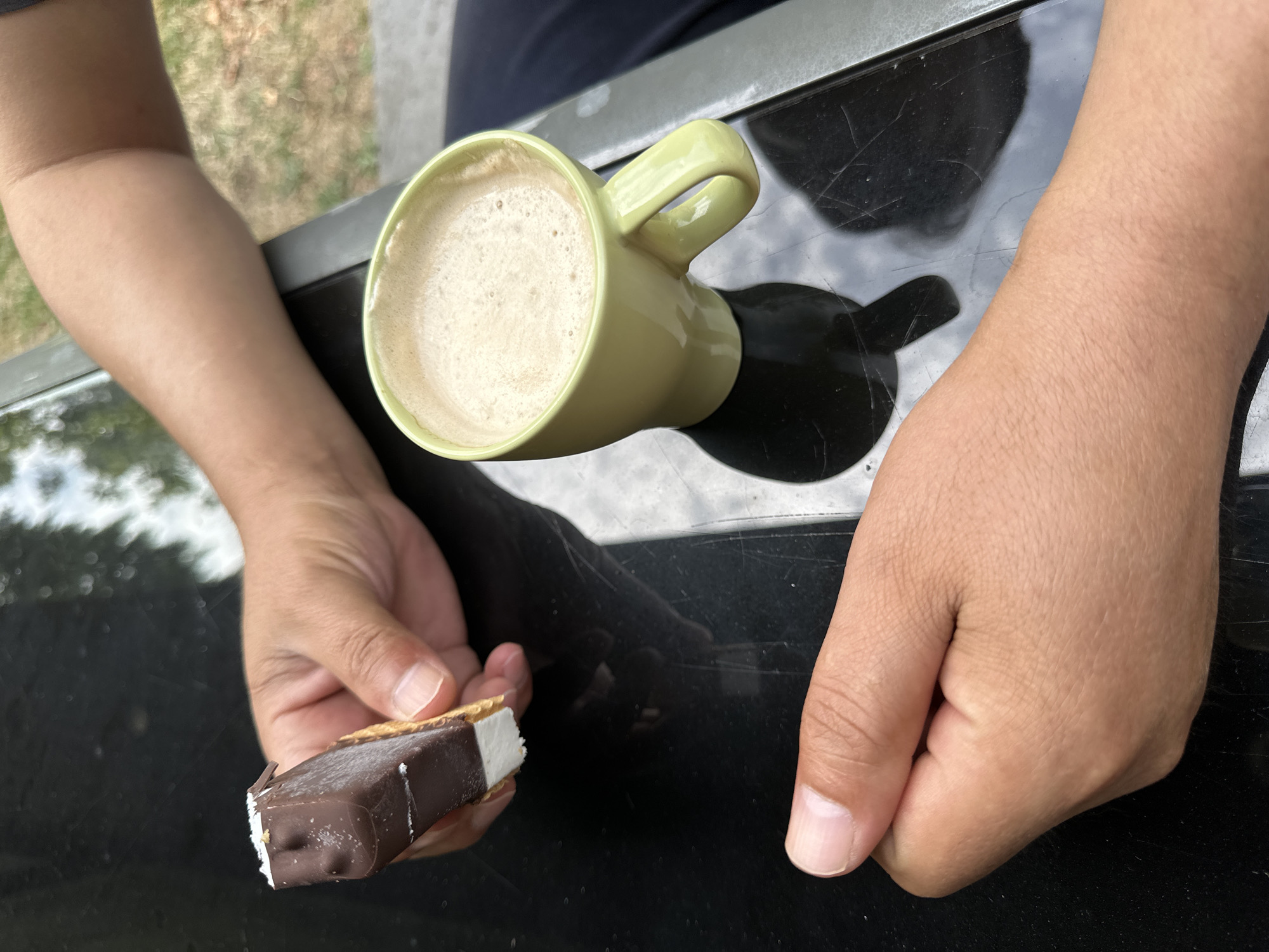 Coffee and chocolate ice cream bars at a Krefeld café