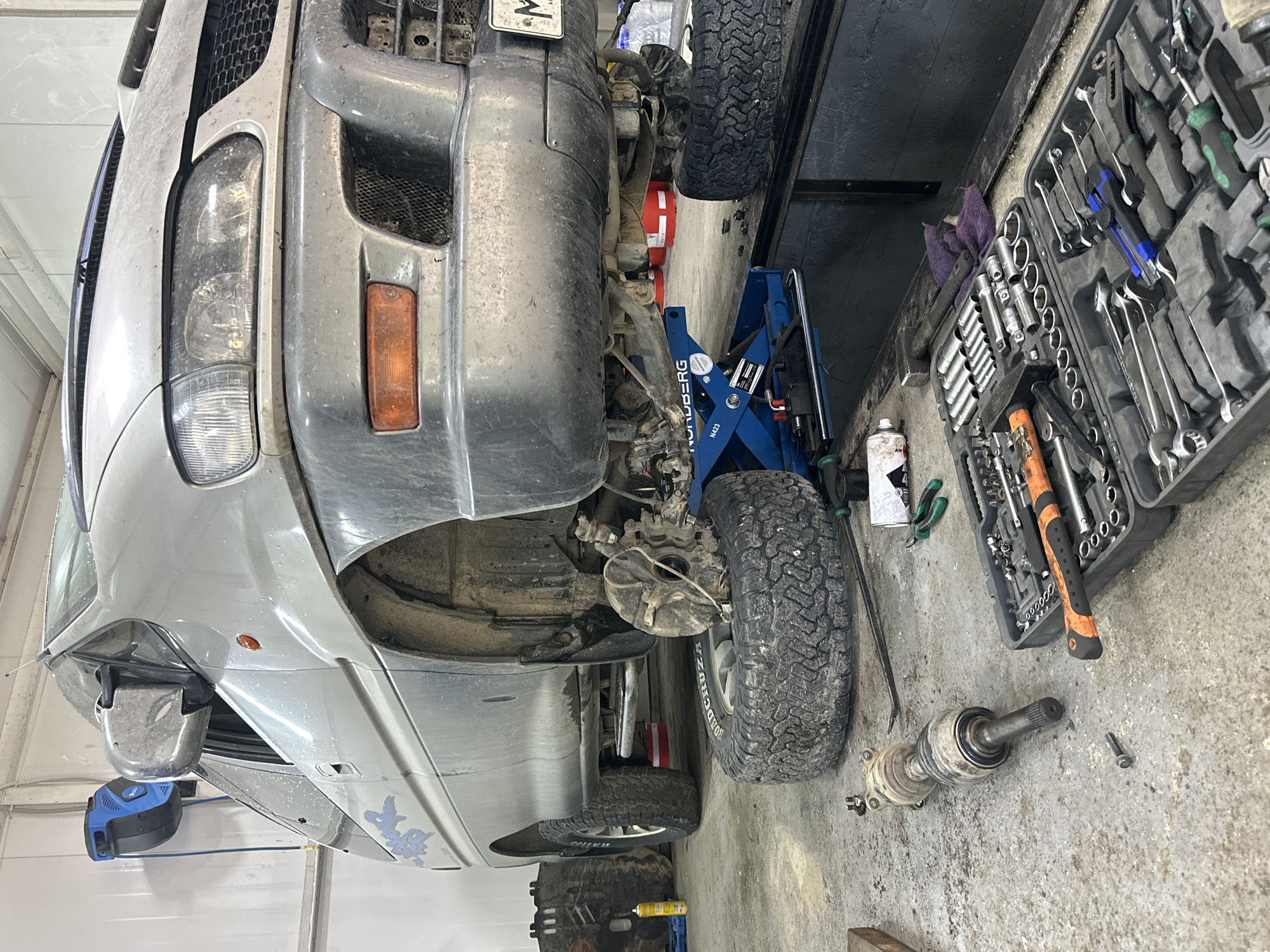 Auto repair shop in Blagoveshchensk, multiple vehicles on lifts