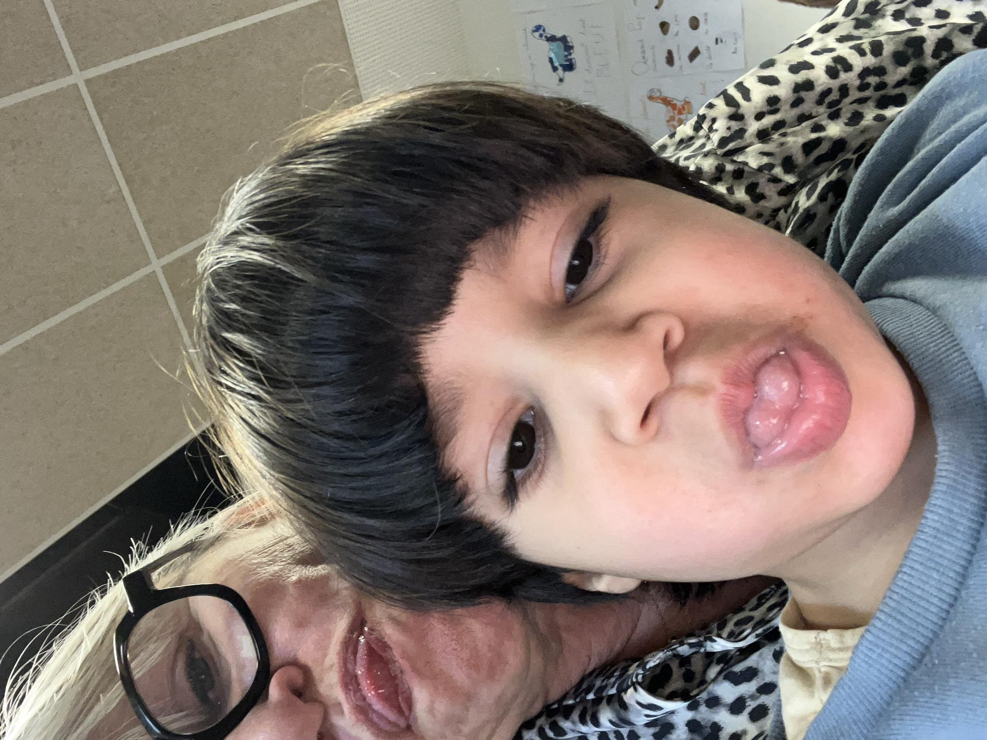 Woman and child pose for indoor selfies in La Fouillouse