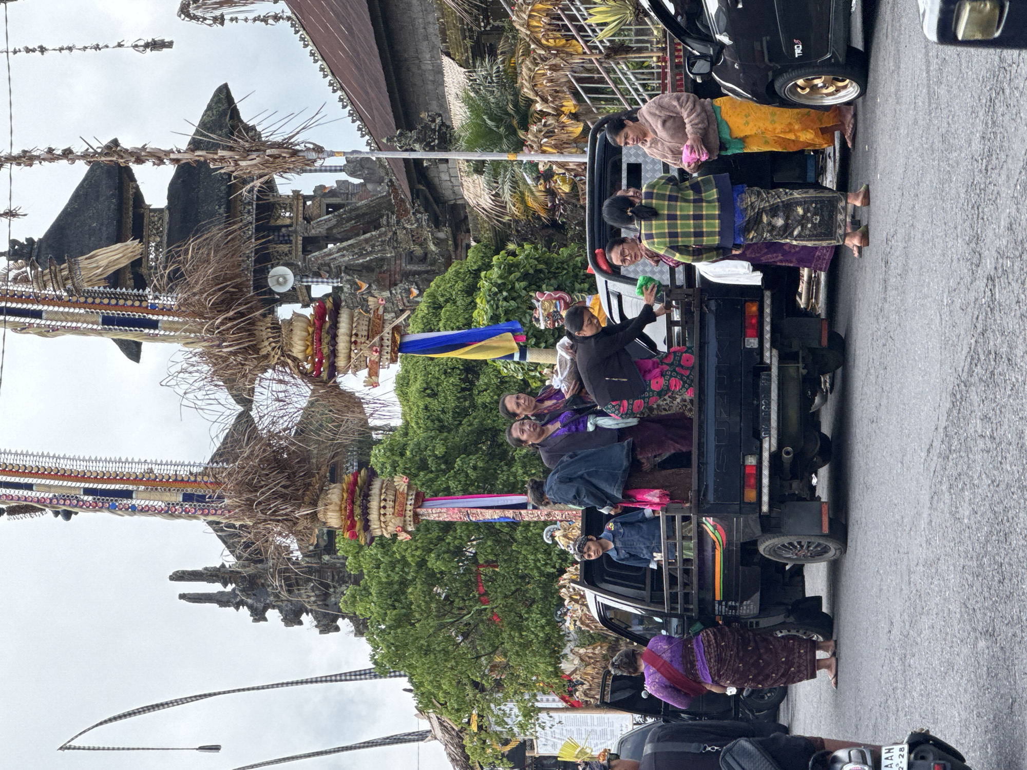 Traditional gathering at Kintamani temple draws crowds in Bali