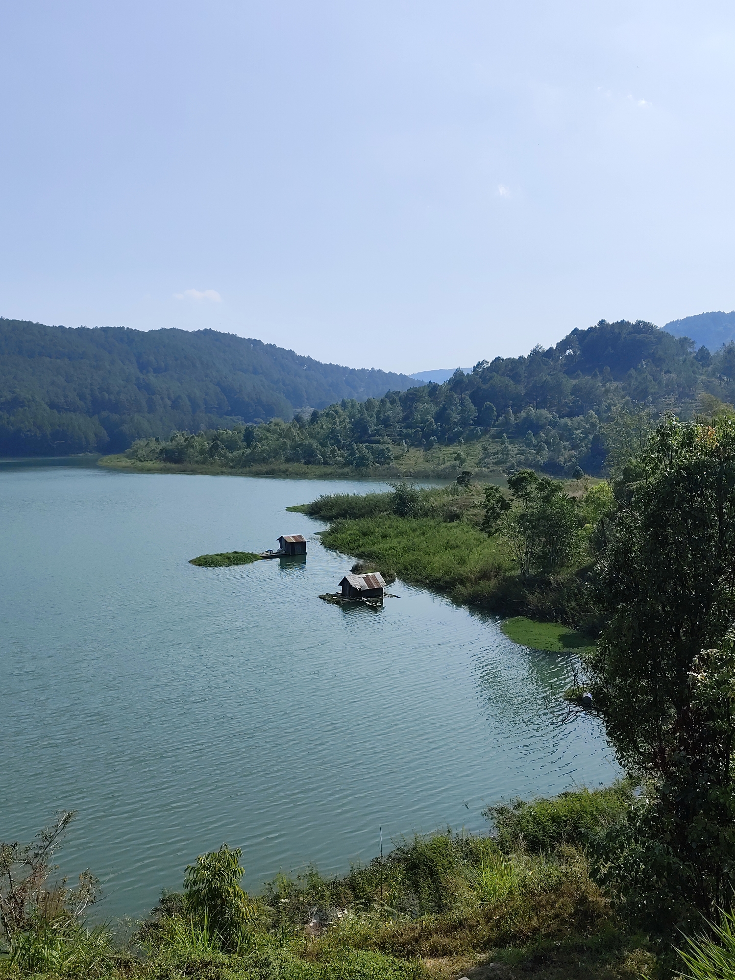 Morning lake and forest scenery documented around Da Lat
