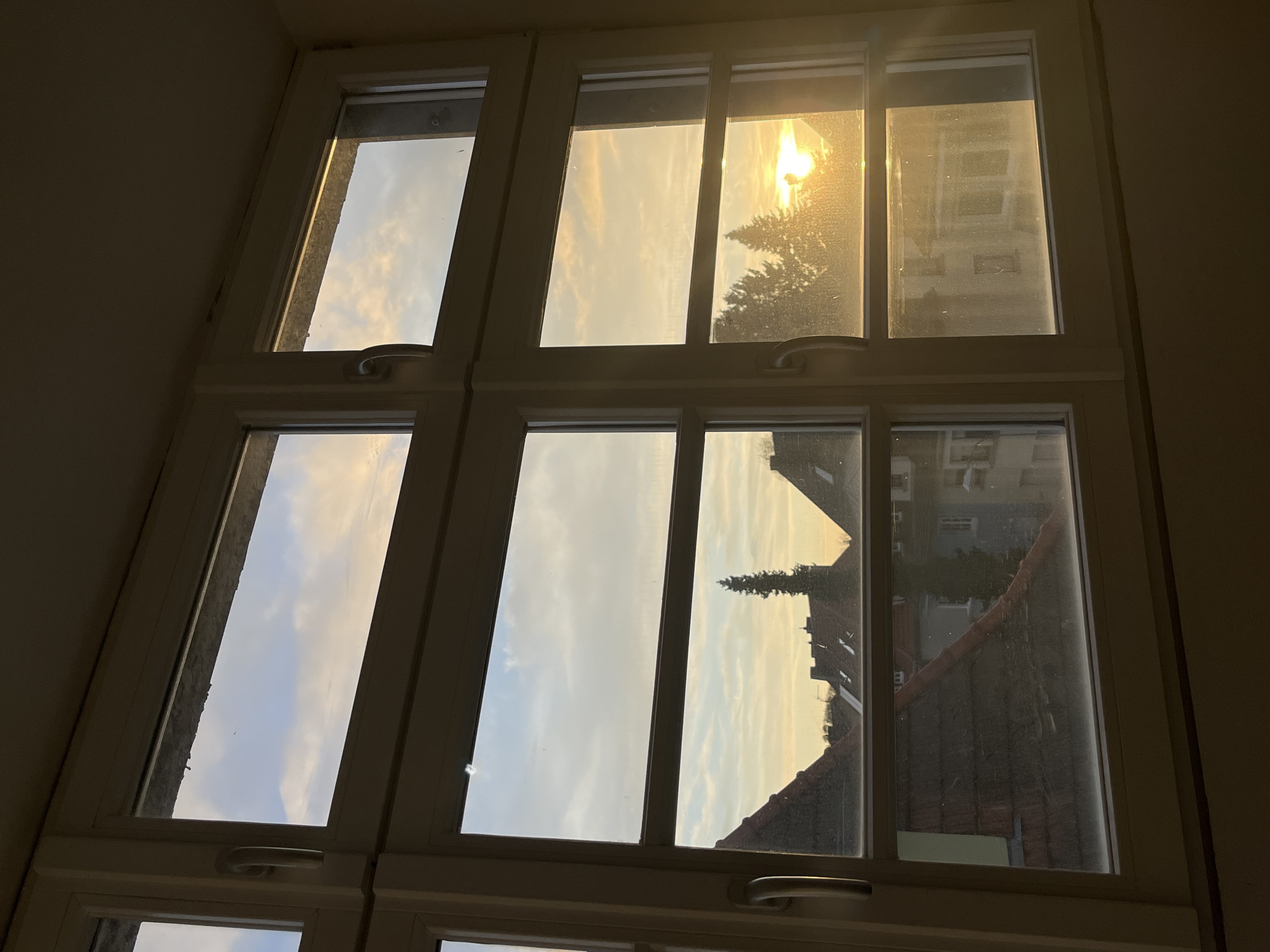 Light and art glimpsed in Saarbrücken during evening hours