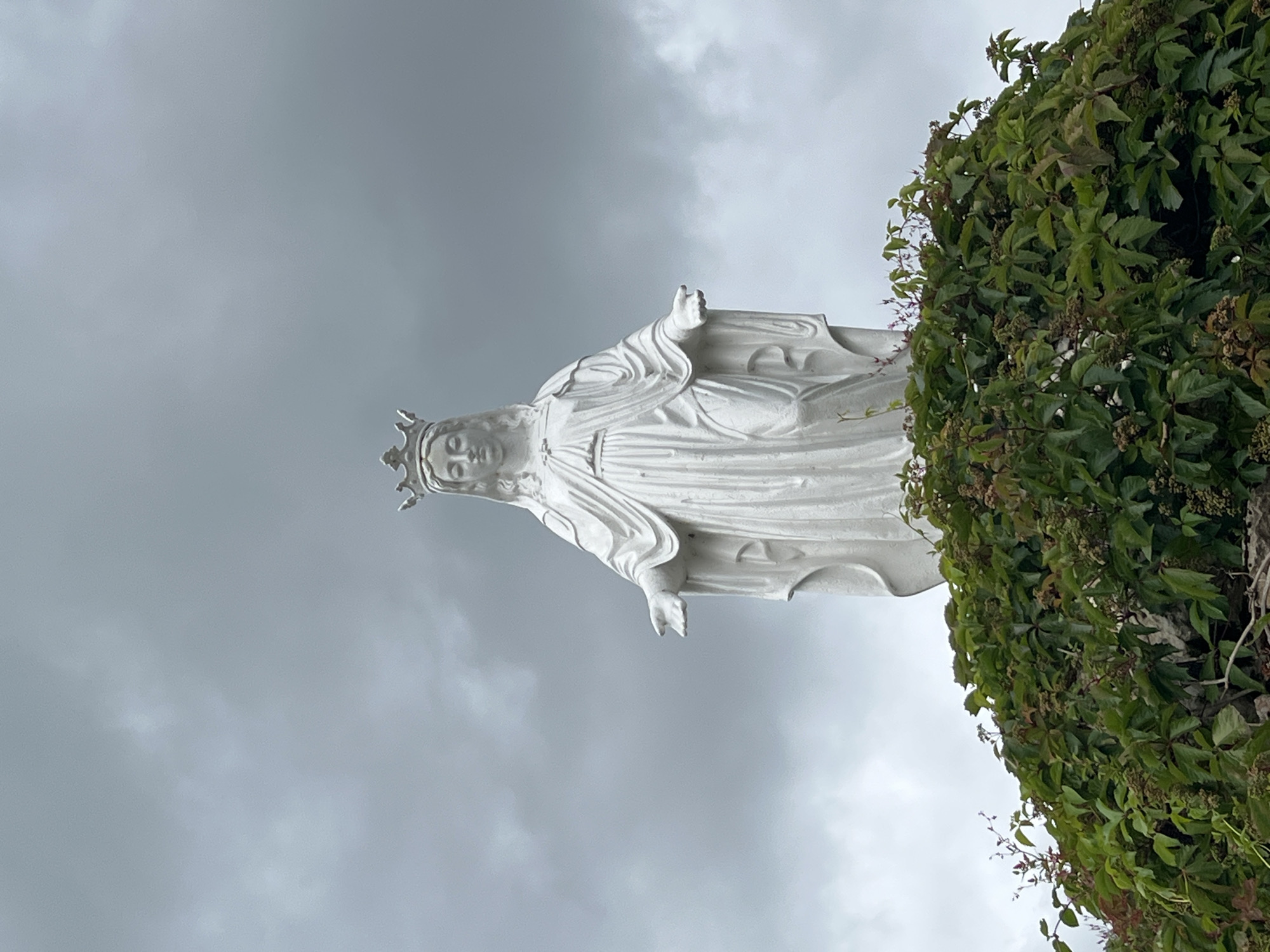 Religious statuary and stone architecture documented in Saint-Suliac, France