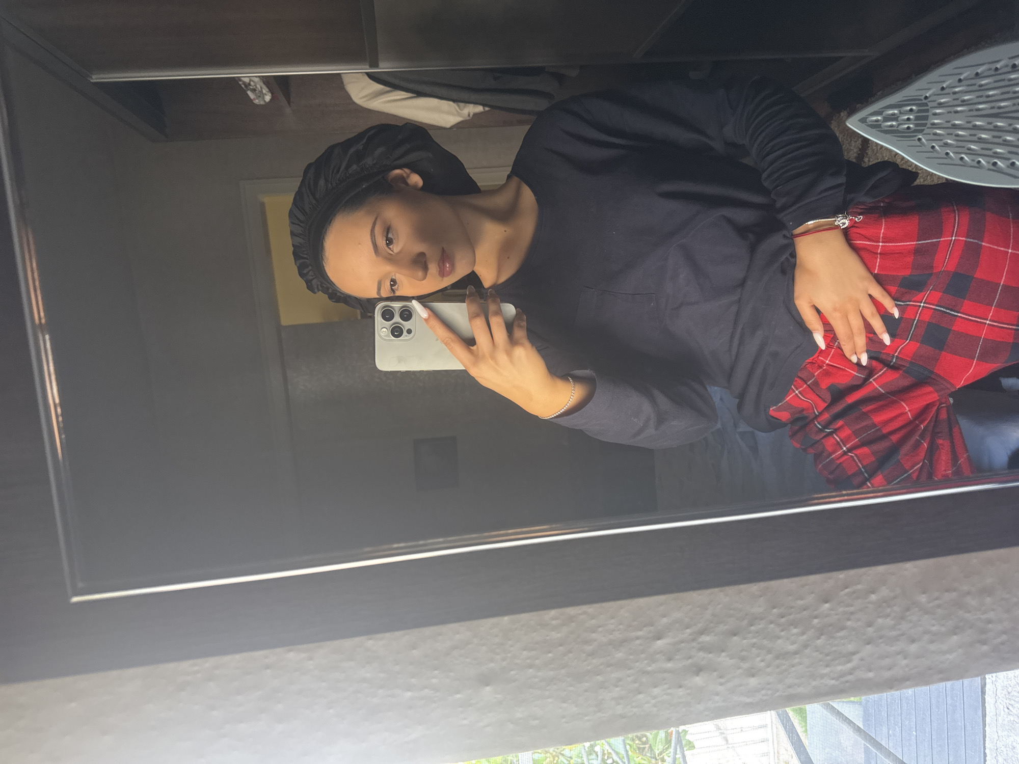 Morning moments: bedroom selfie and vehicle passengers documented