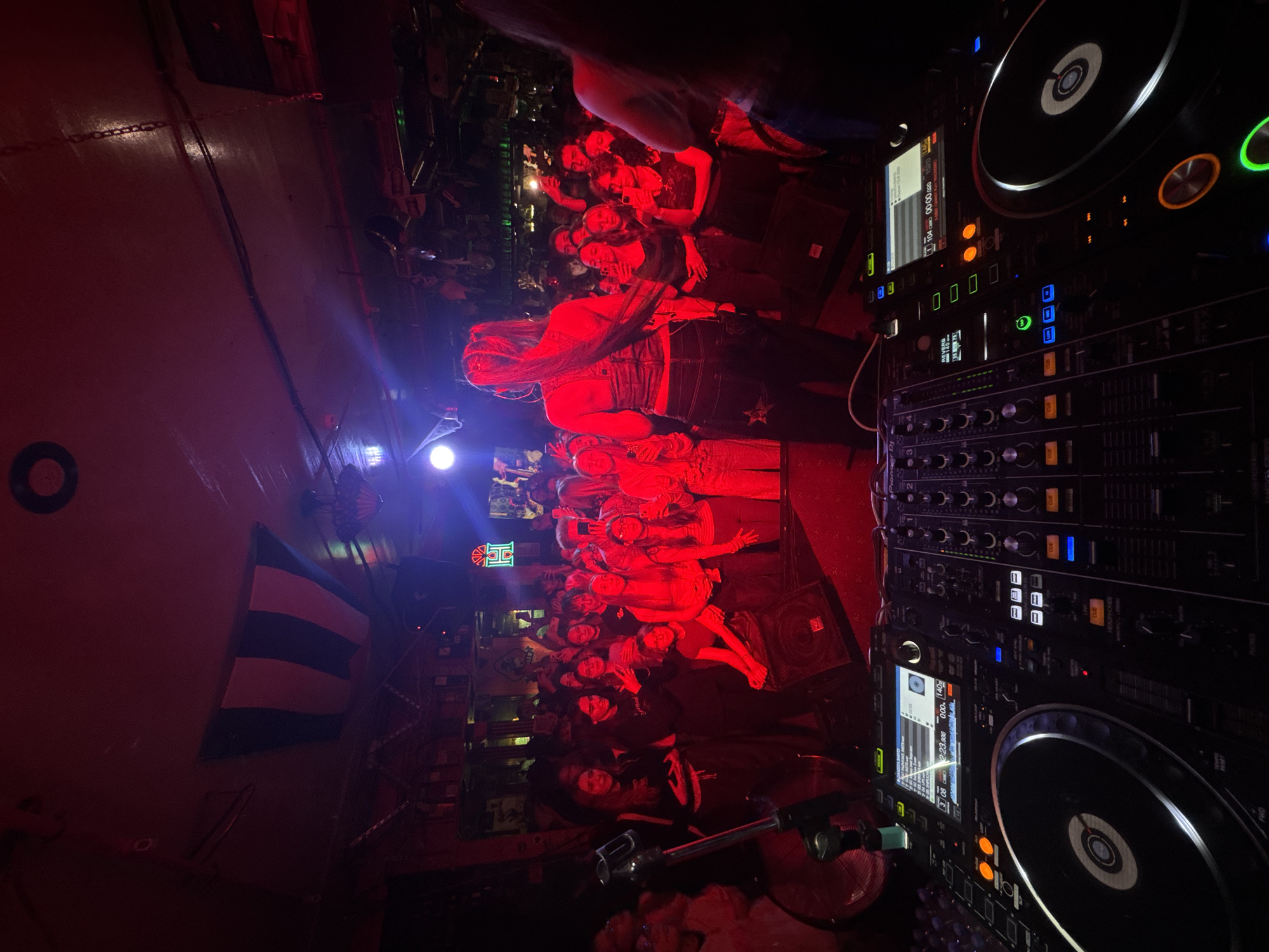 Crowded nightclub scene documented in Saransk, Russia