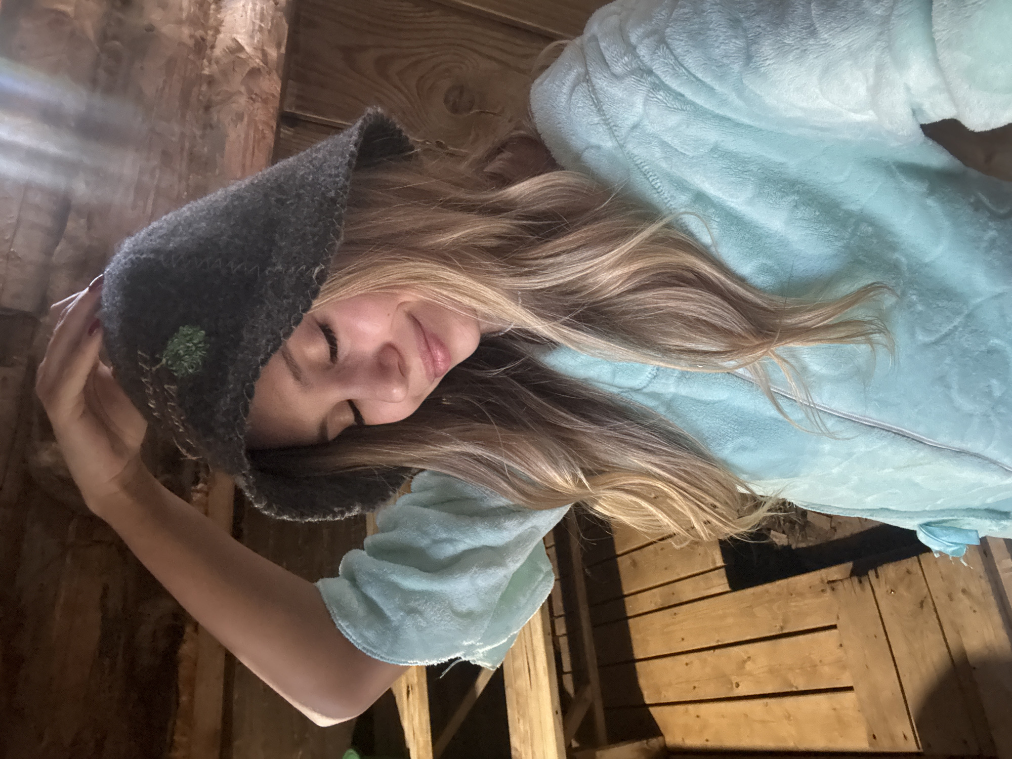 Casual portrait session in a rustic Chaikovsky interior