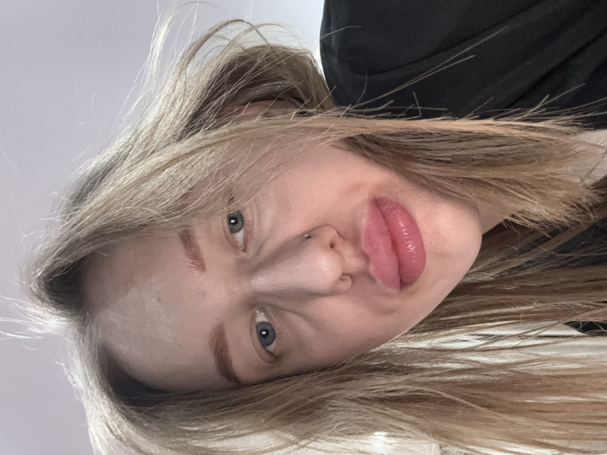 Person takes playful selfies in Ovoshchnoy, Russia