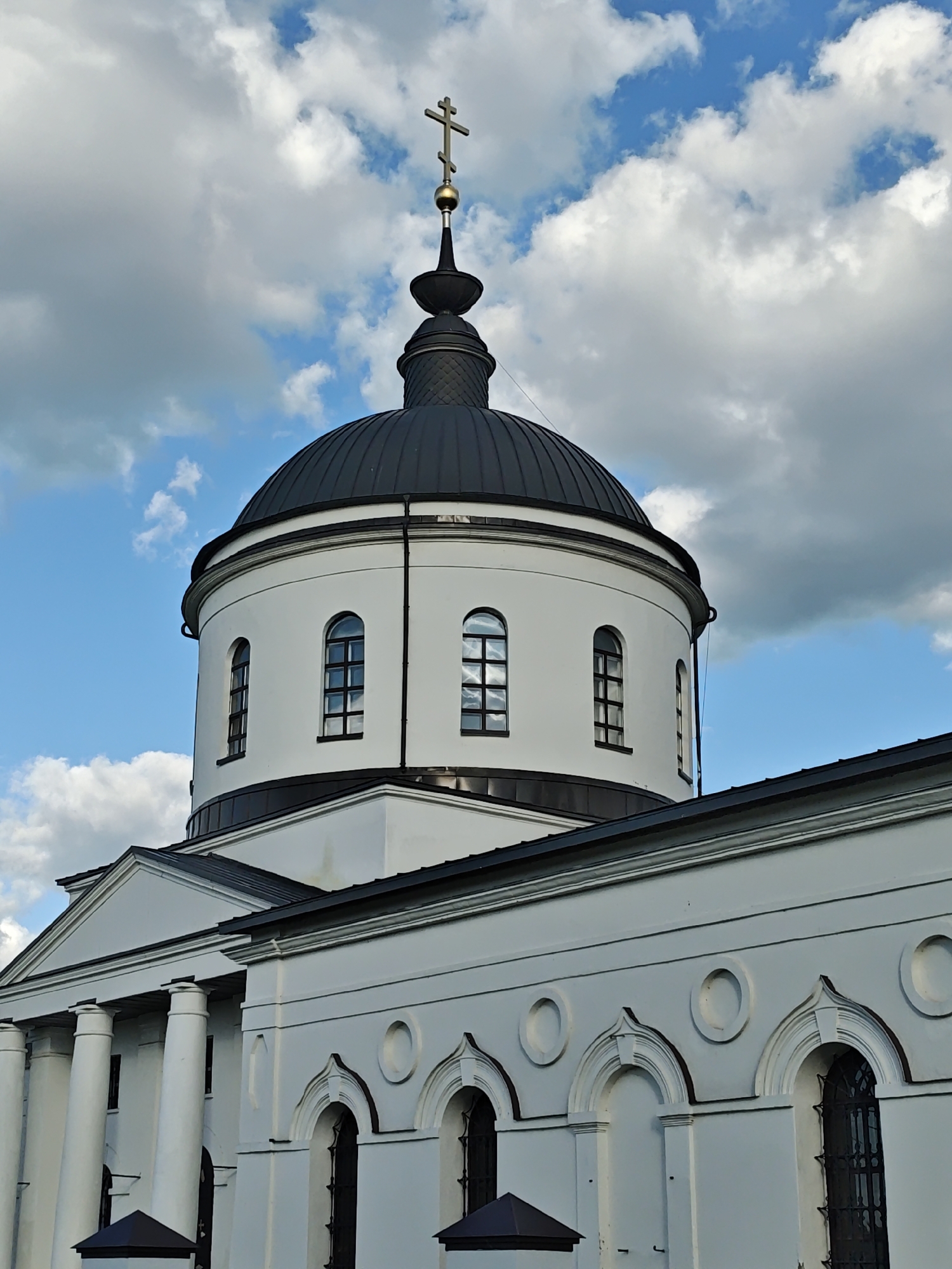 Village documentation captures Orthodox churches, memorial, gardens in Боровково