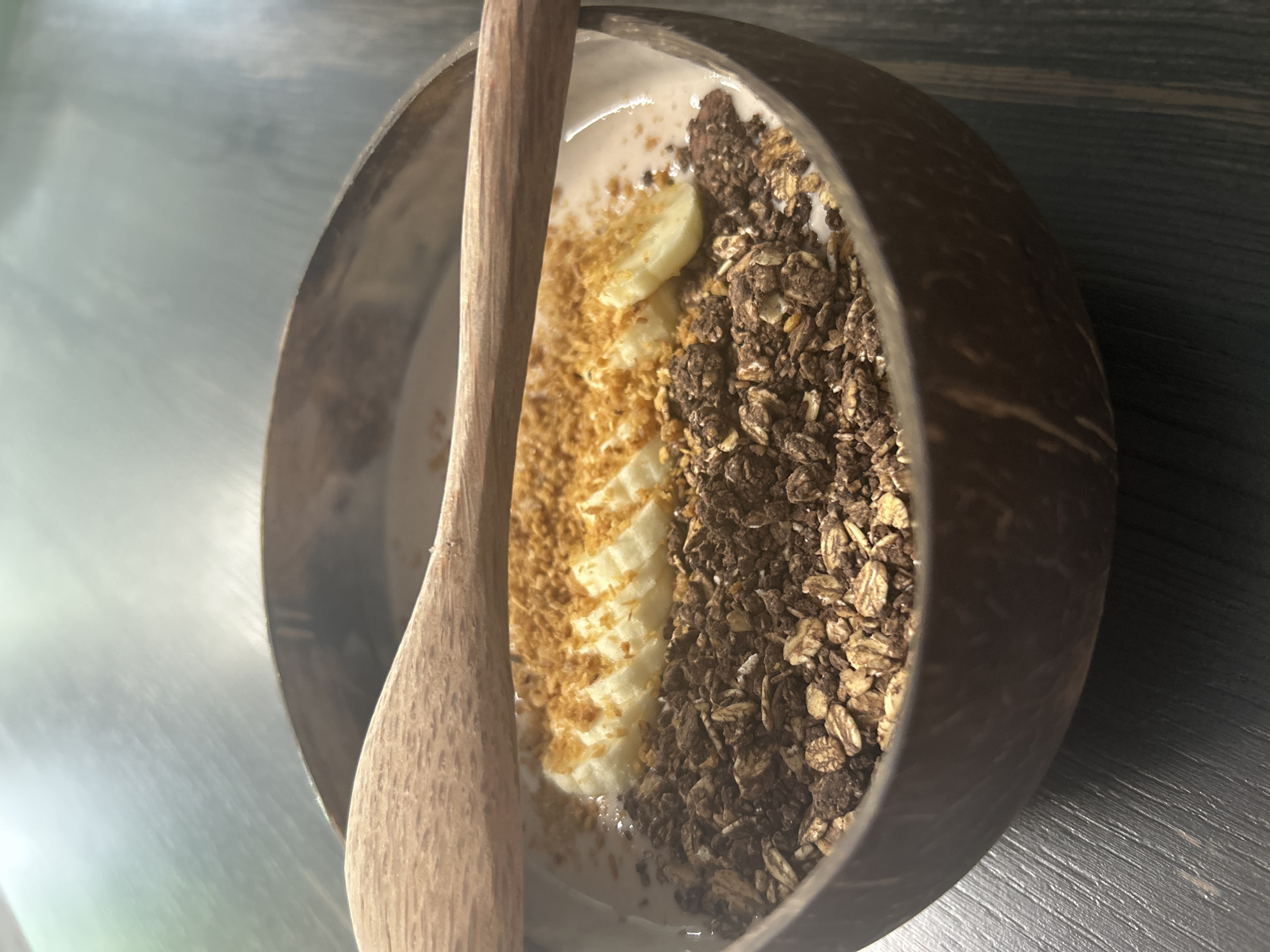 Smoothie bowl and table decor at a Plovdiv café