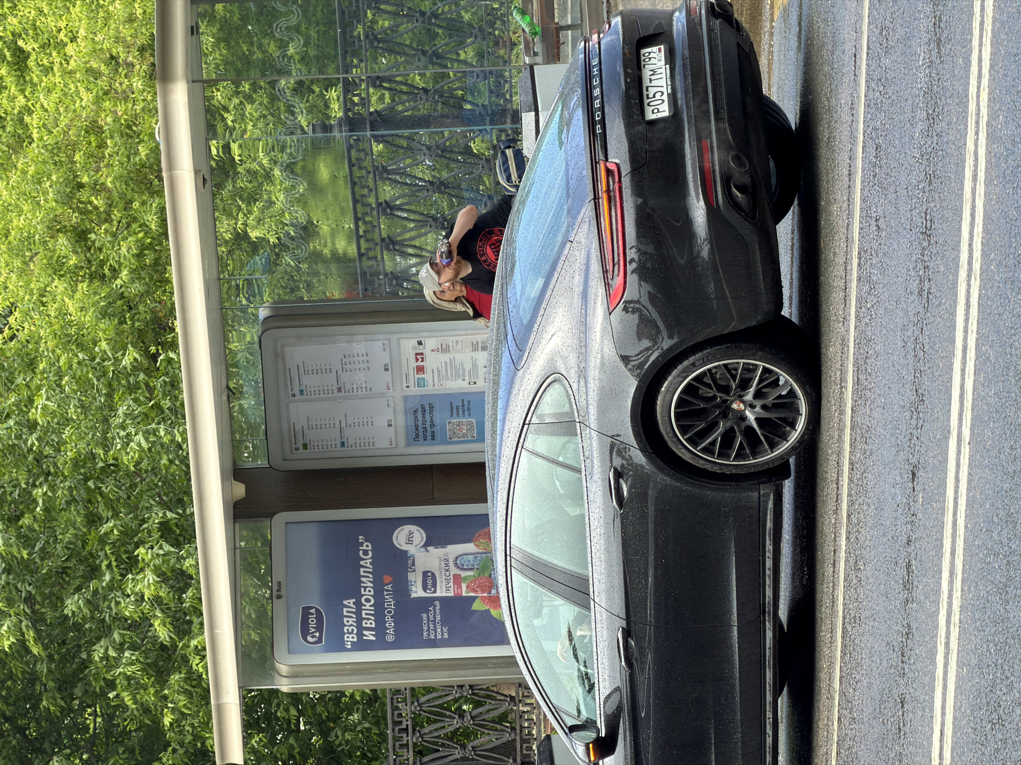 Morning snapshots capture ordinary Moscow street life and architecture