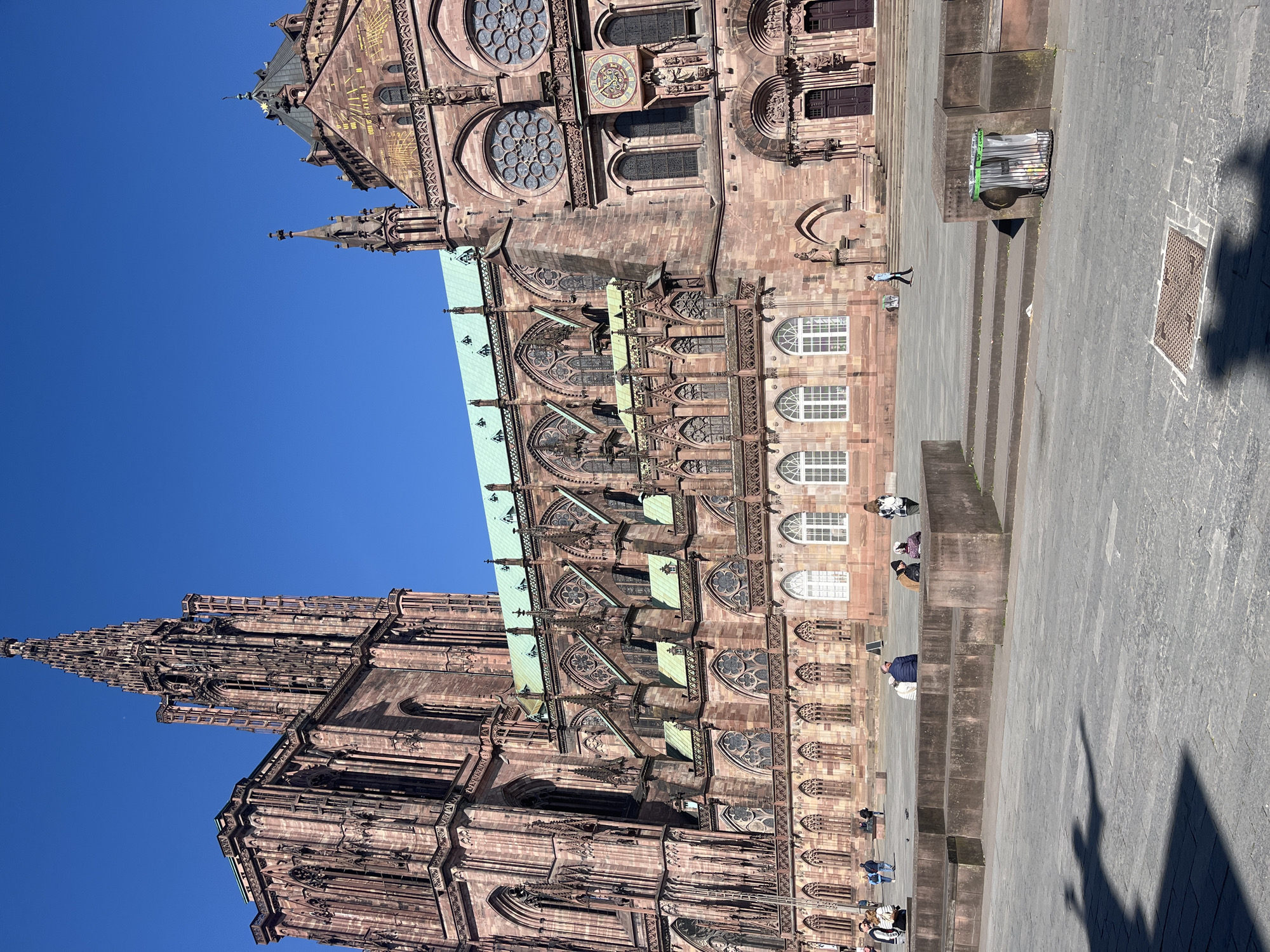Morning scenes around Strasbourg Cathedral documented by witnesses