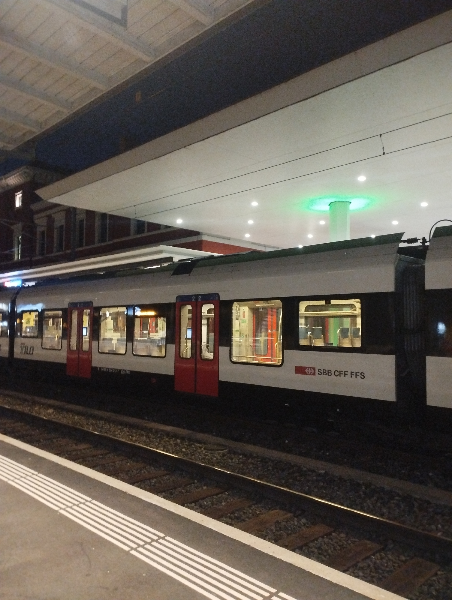 Evening stroll through Lugano's historic center and modern districts