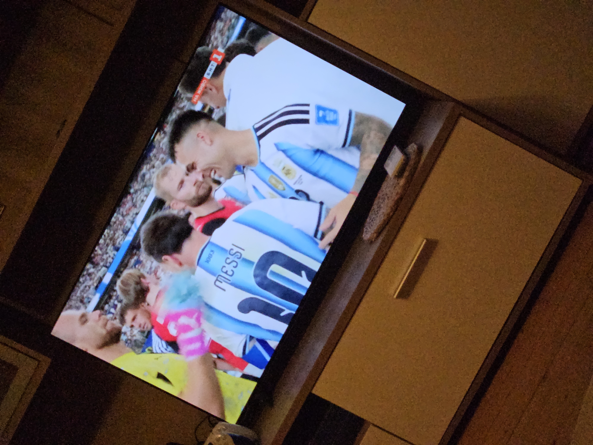 Argentina beats Austria 2-0, watched live from a Bulgarian living room