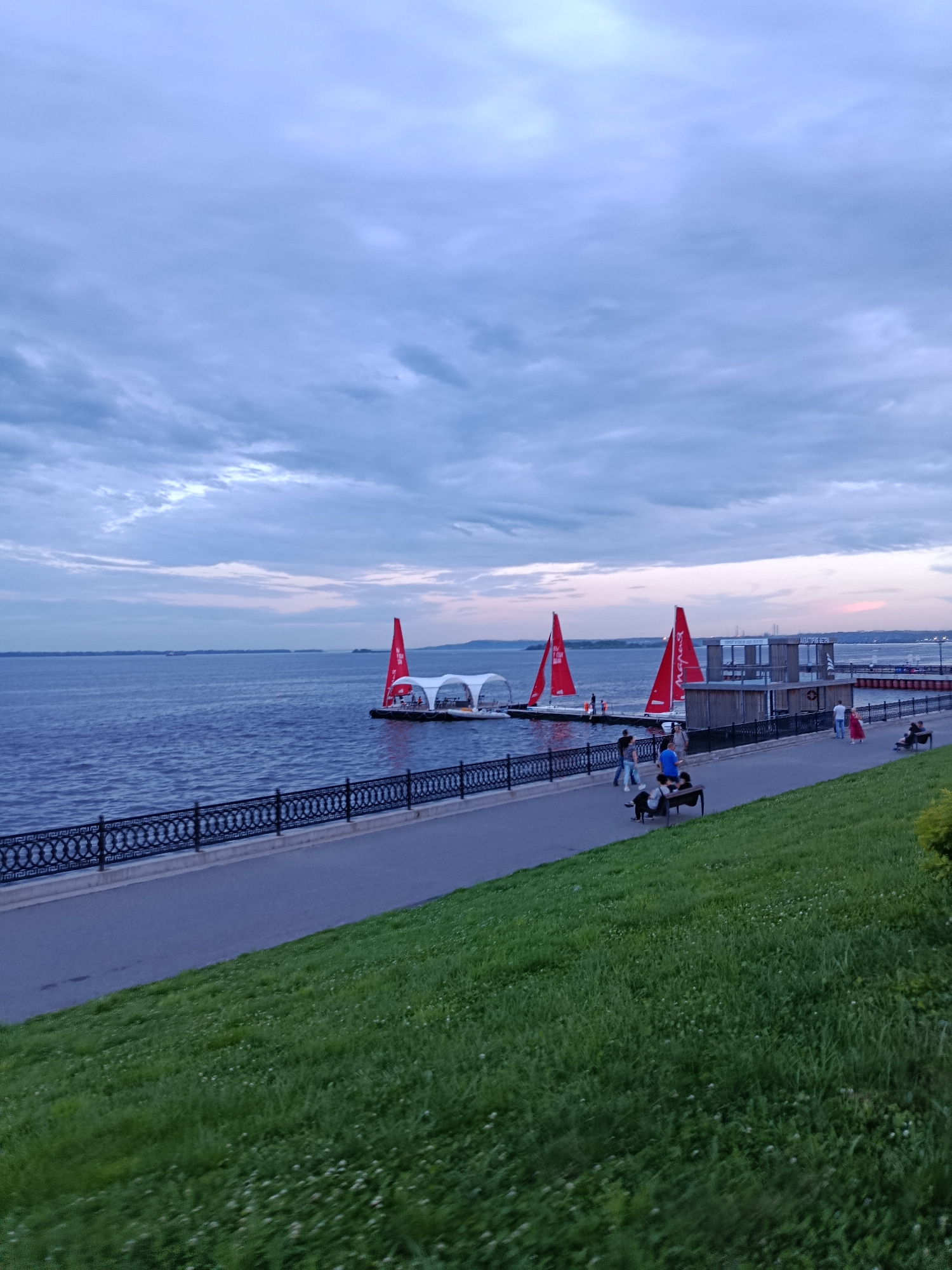 Saratov's Volga embankment on a summer evening