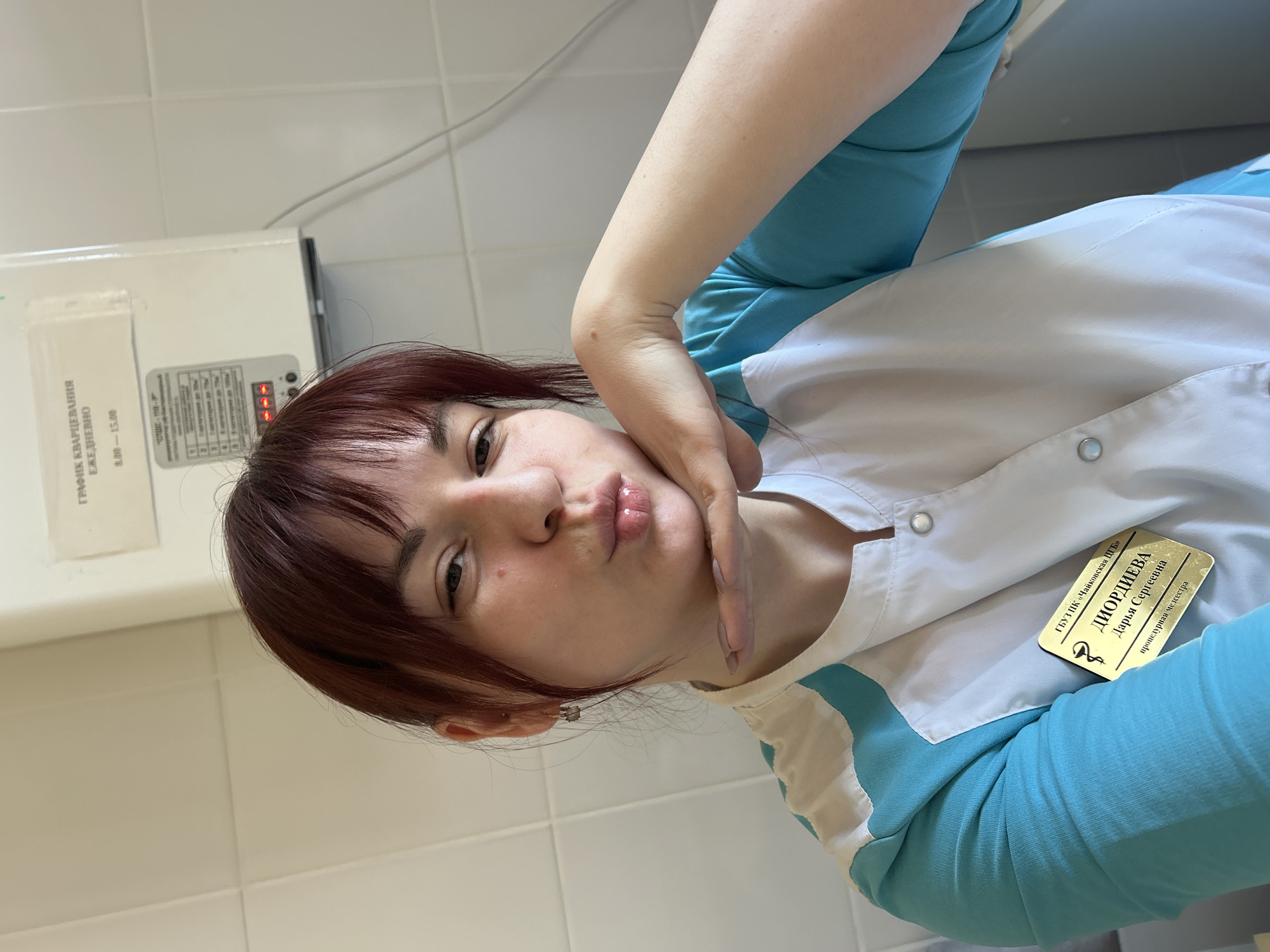 Medical worker takes morning selfies at Russian healthcare facility