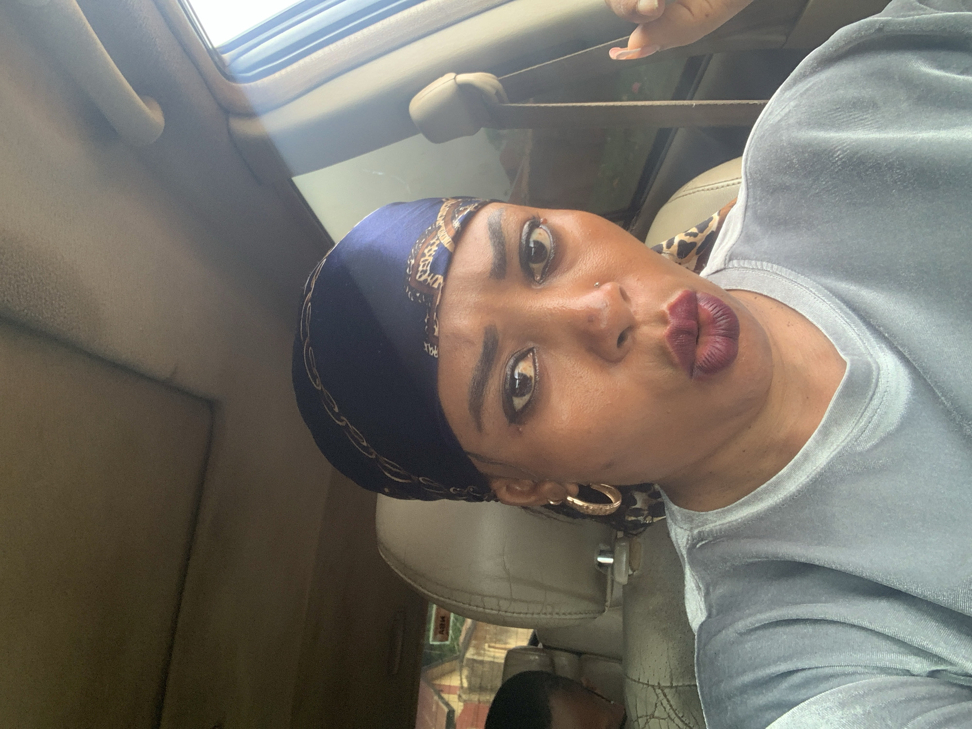 Woman takes car selfies in Sabon Tasha, Nigeria