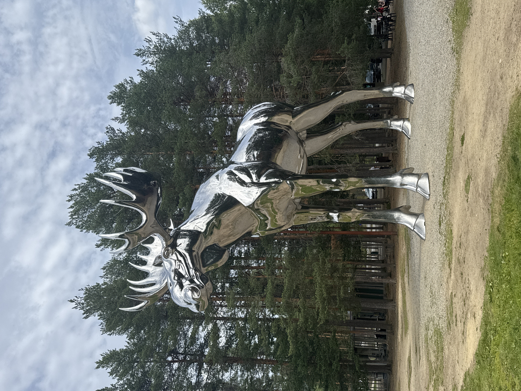Mirror-finish moose sculpture in Atna, Norway