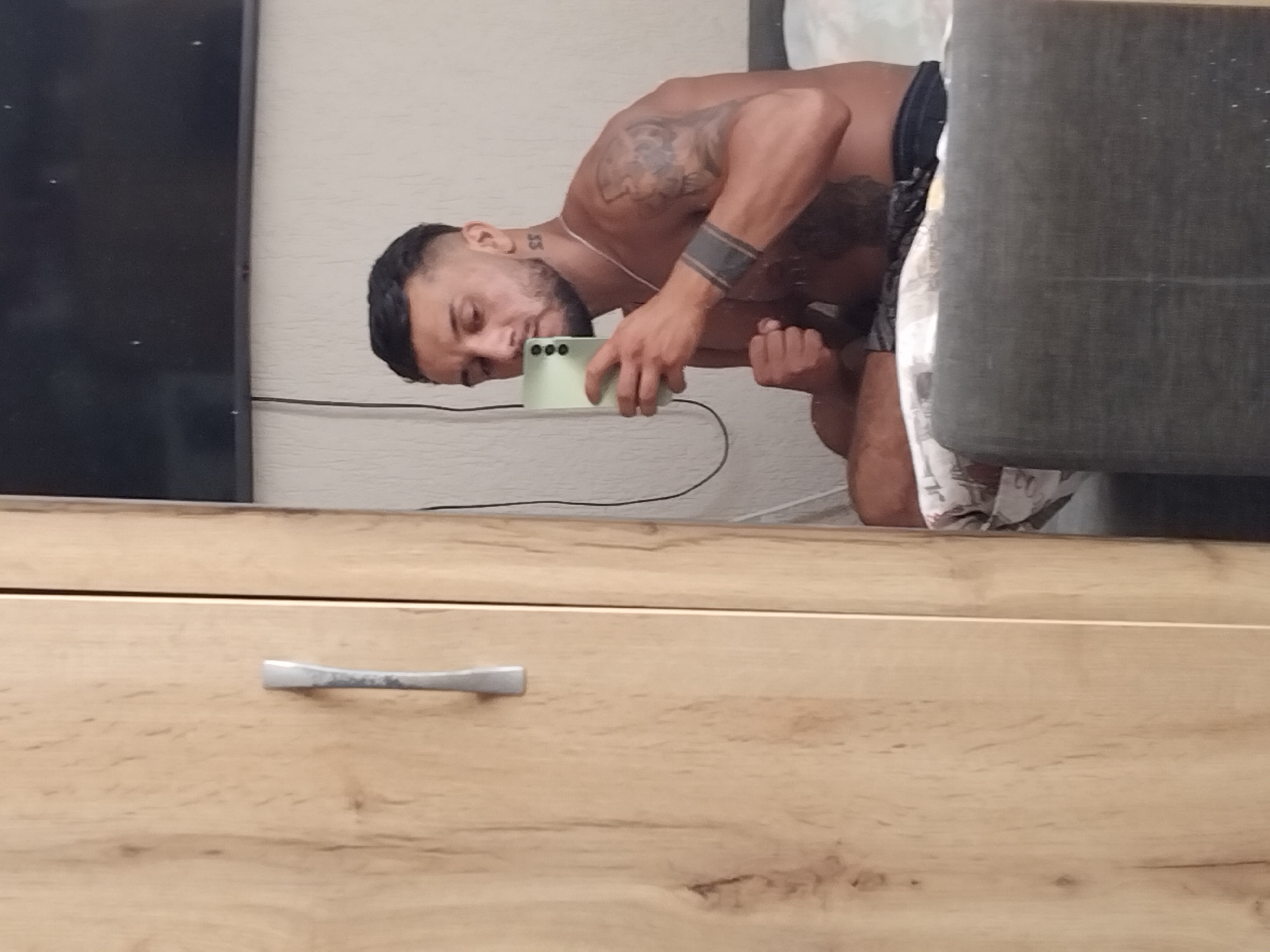 Mirror selfies and flex shots from a Tsarevo bedroom