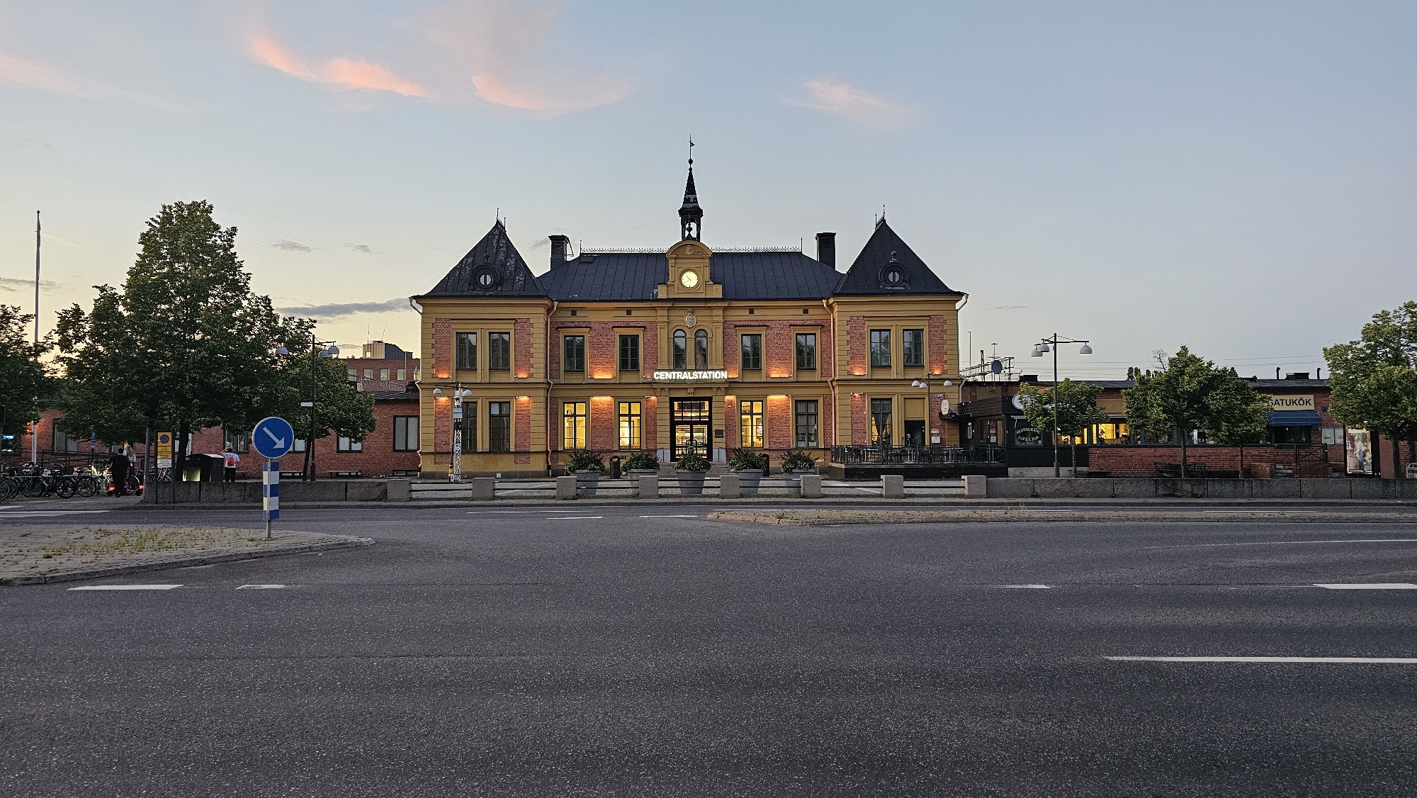 Evening stroll through central Linköping near the train station