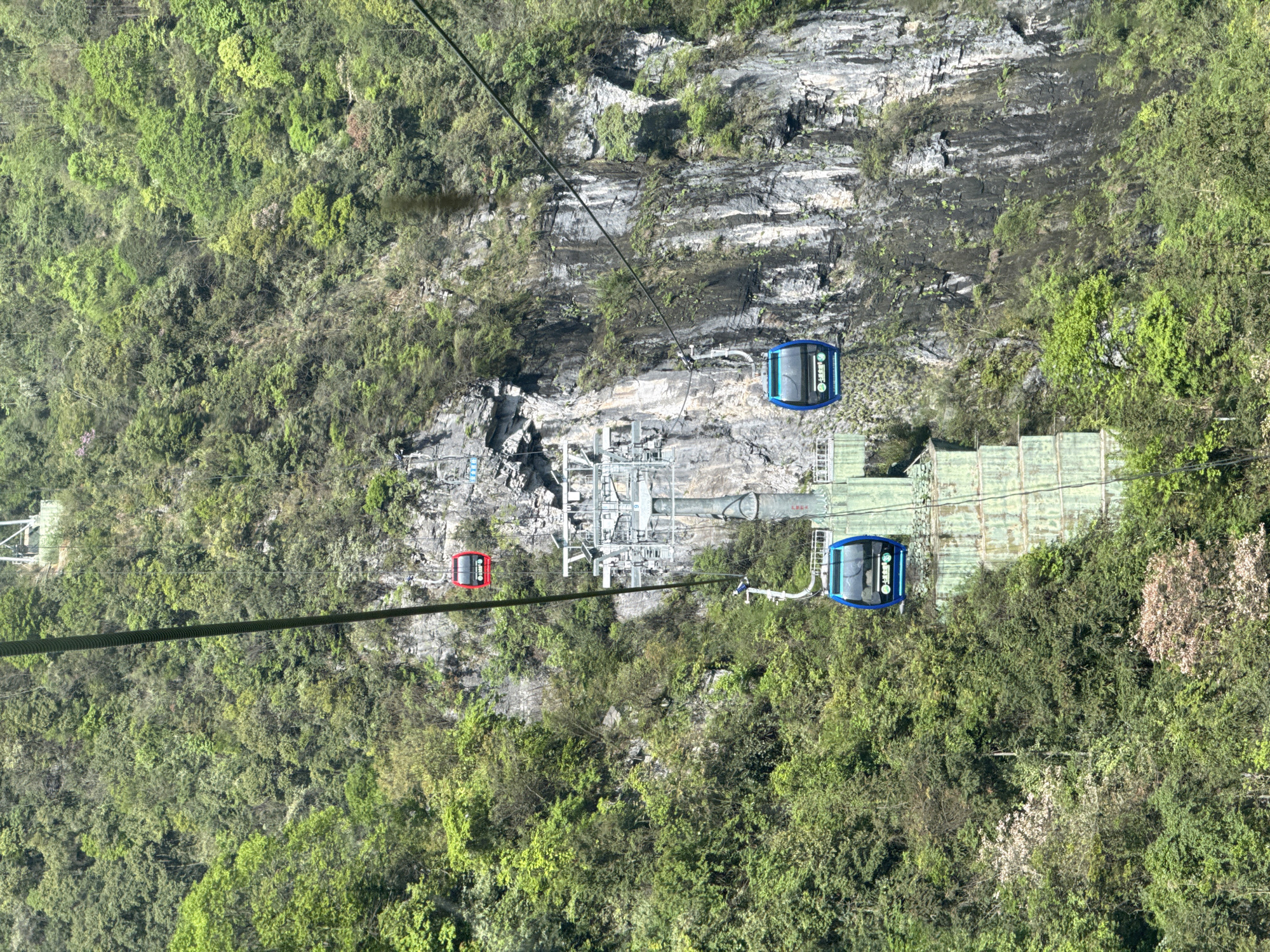 Cable cars spotted operating at Tianmen Mountain, Zhangjiajie