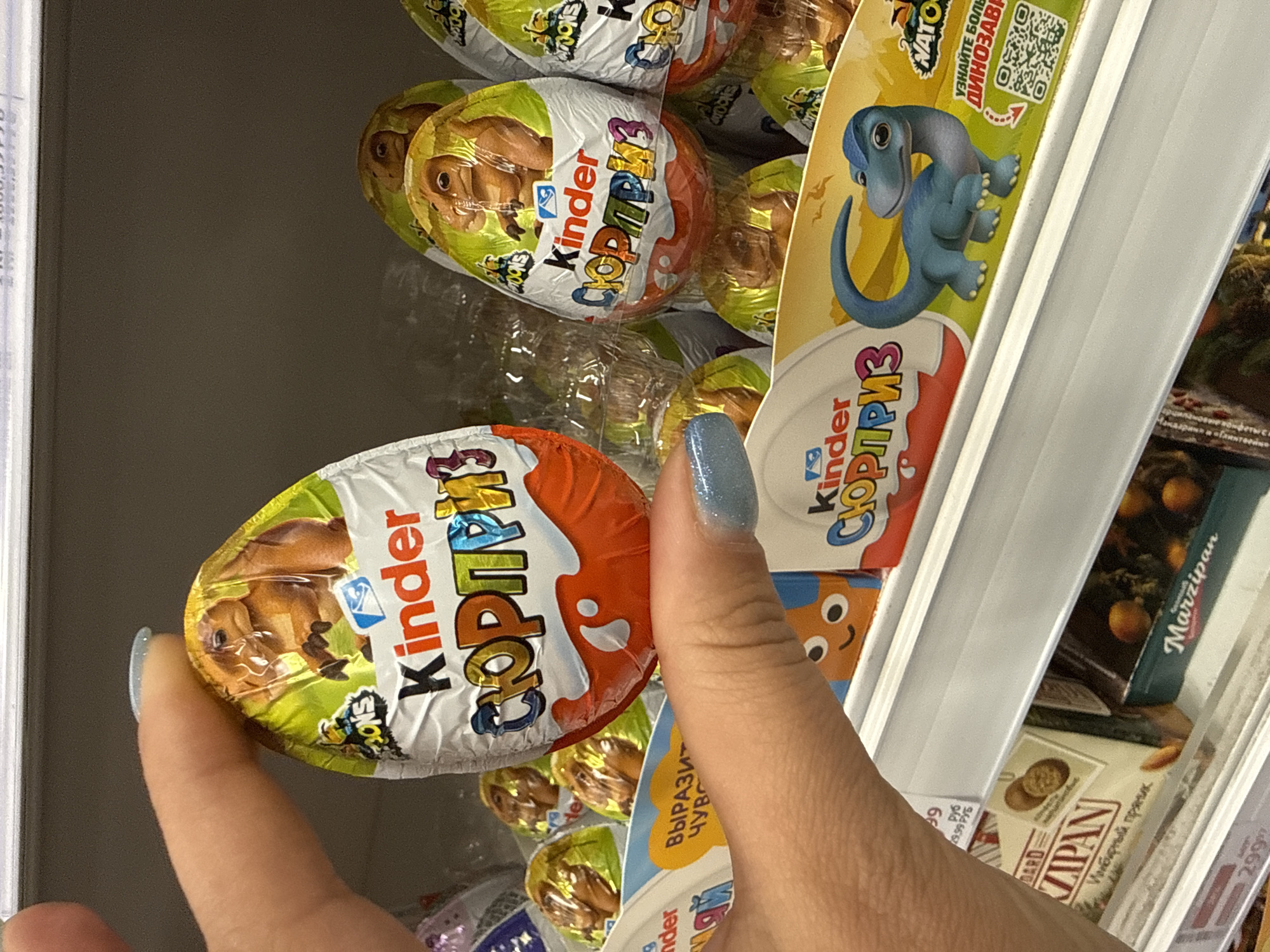 Routine shopping activity observed at Dmitrov retail store