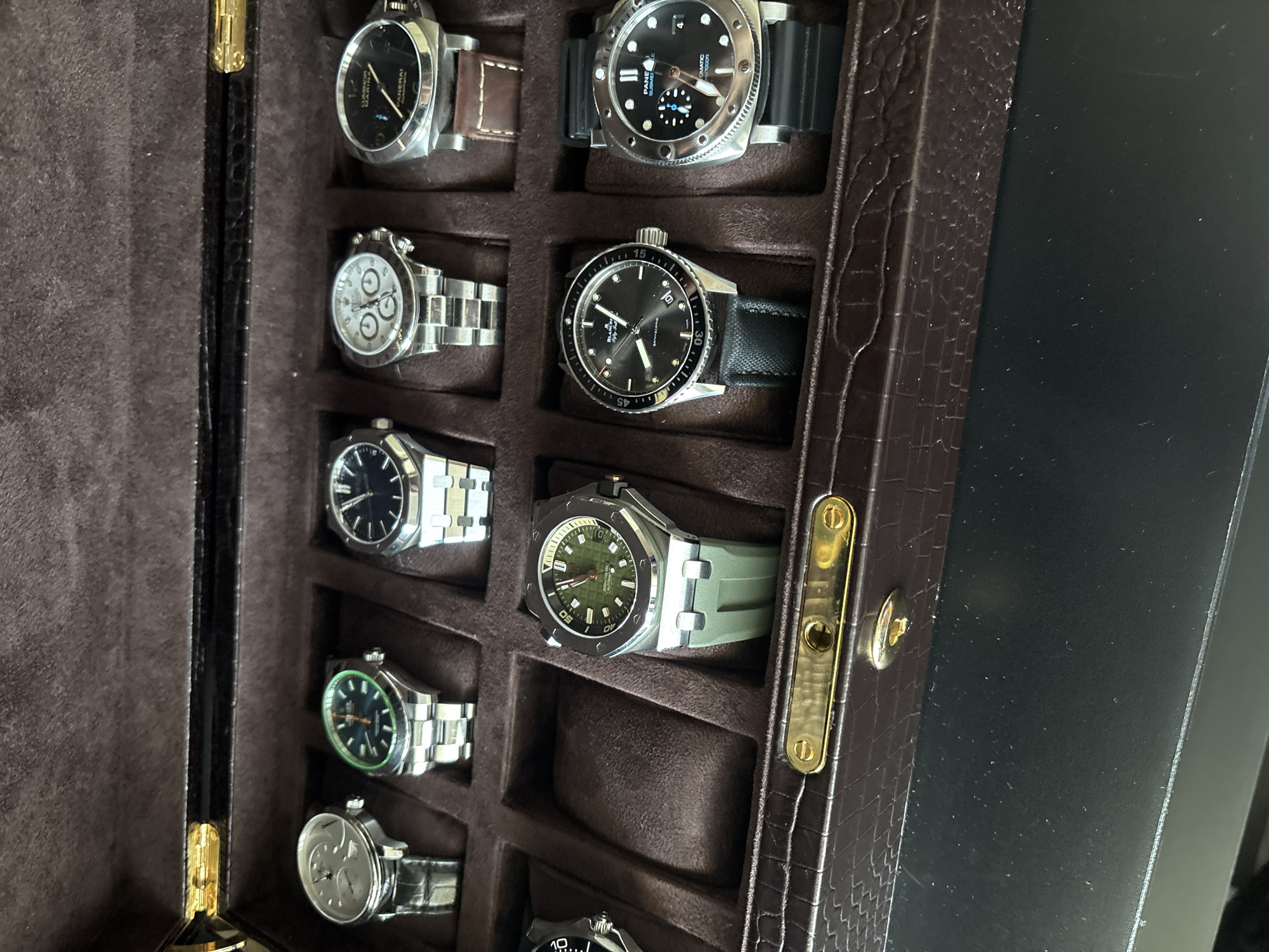Dubai resident documents personal belongings over three-hour morning period