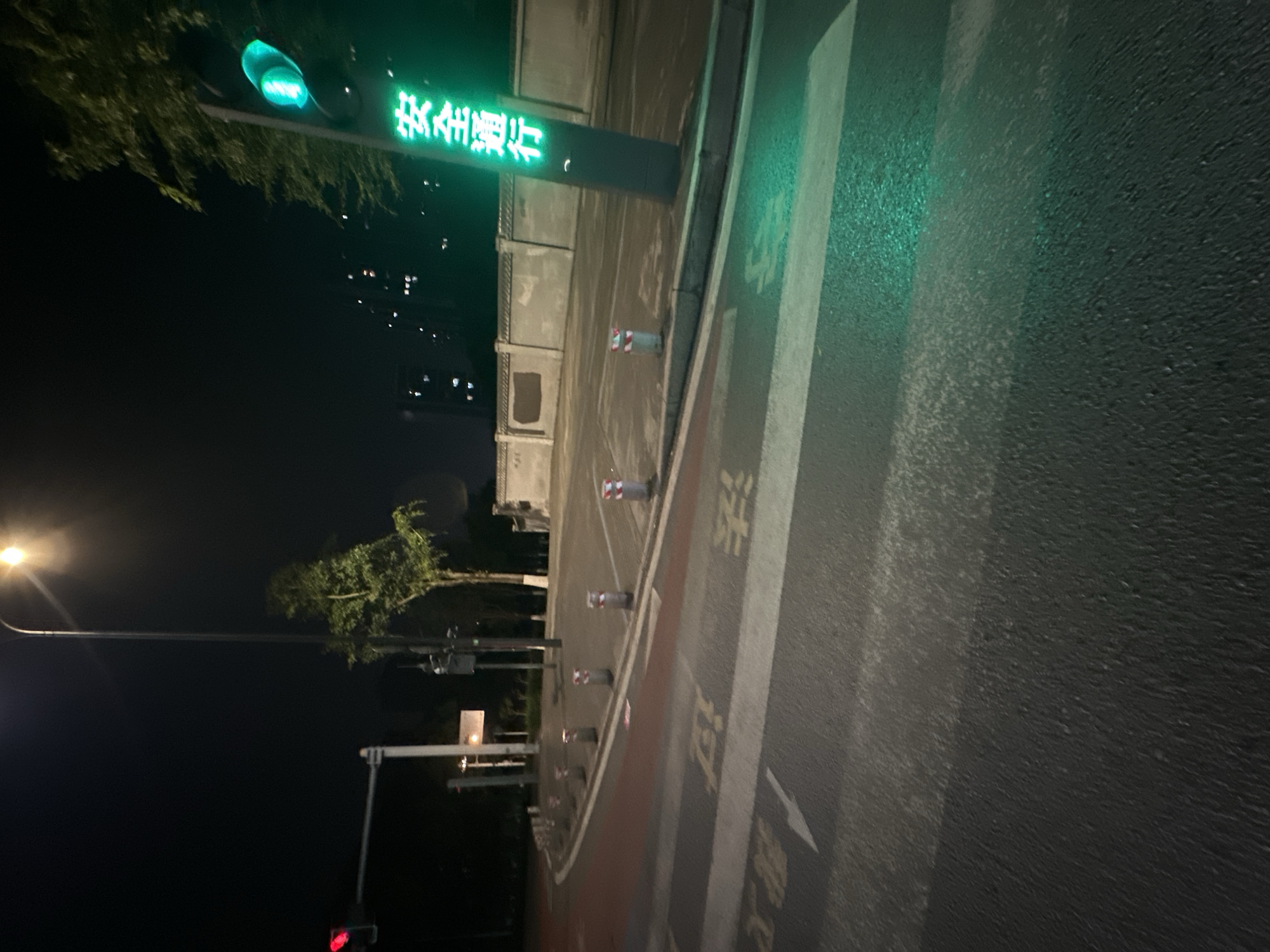 Nighttime intersection activity documented in Chongqing High-tech Zone