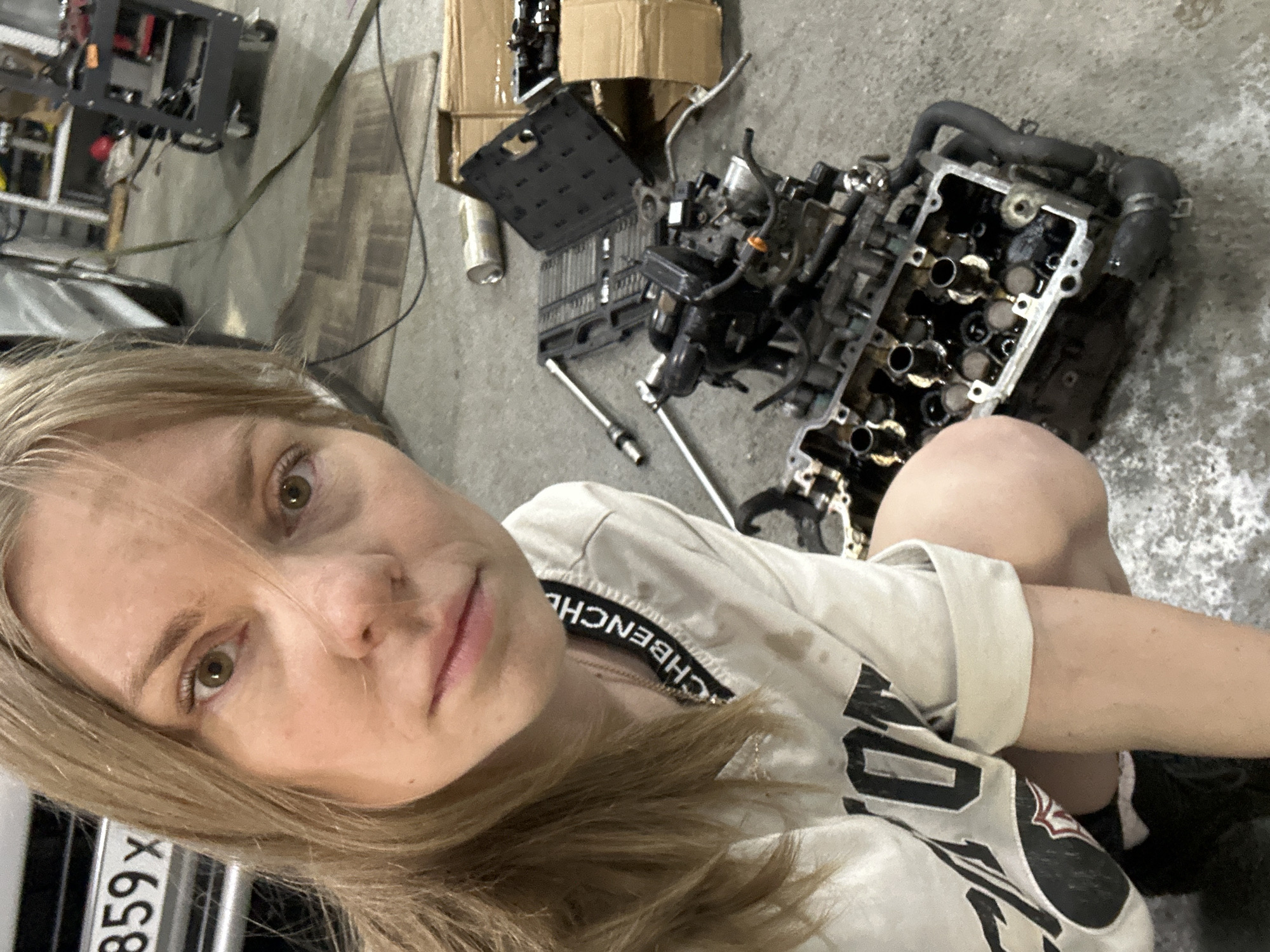 Engine teardown underway at a Blagoveshchensk garage