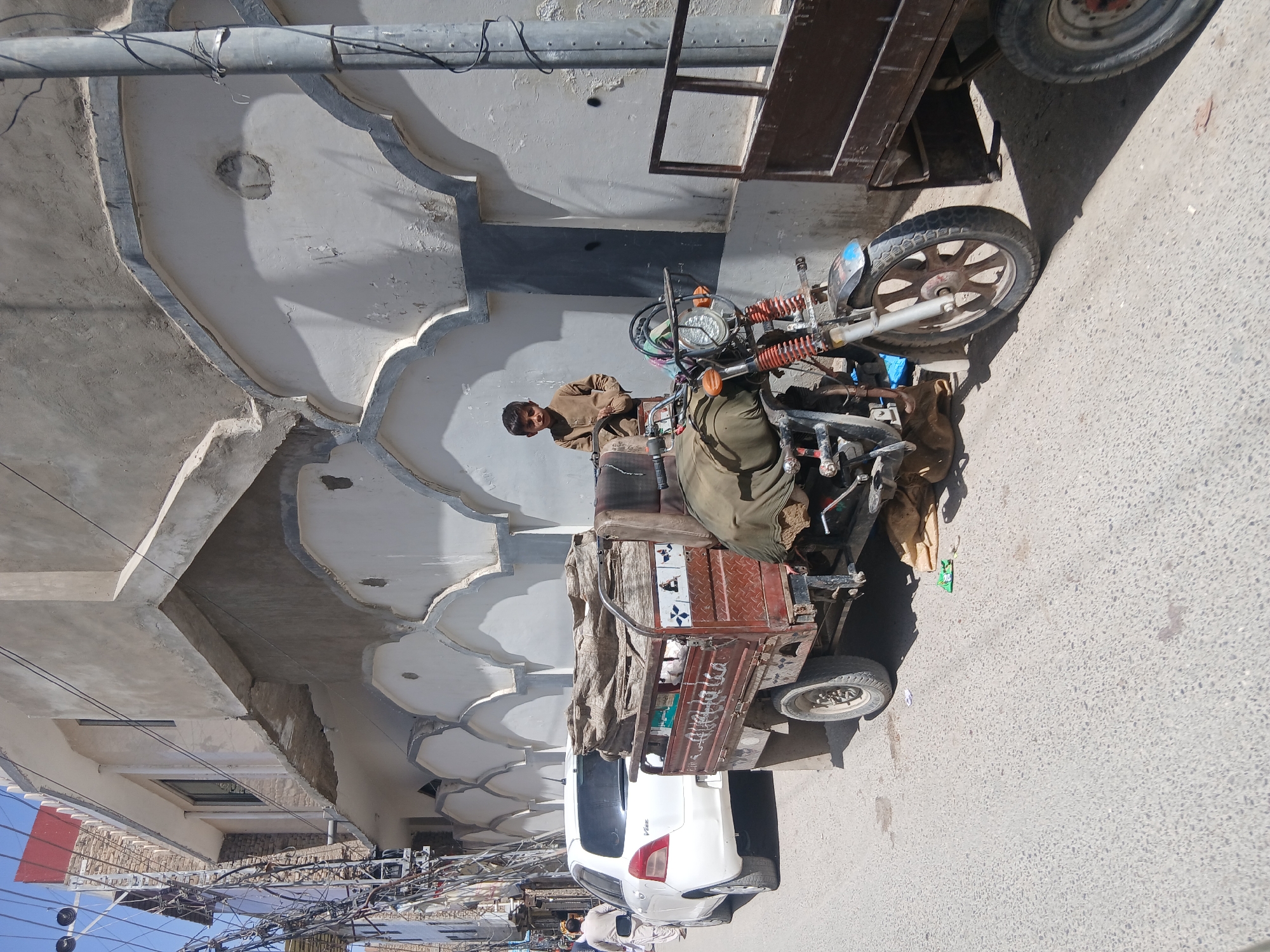 Loaded three-wheeler spotted on Quetta street